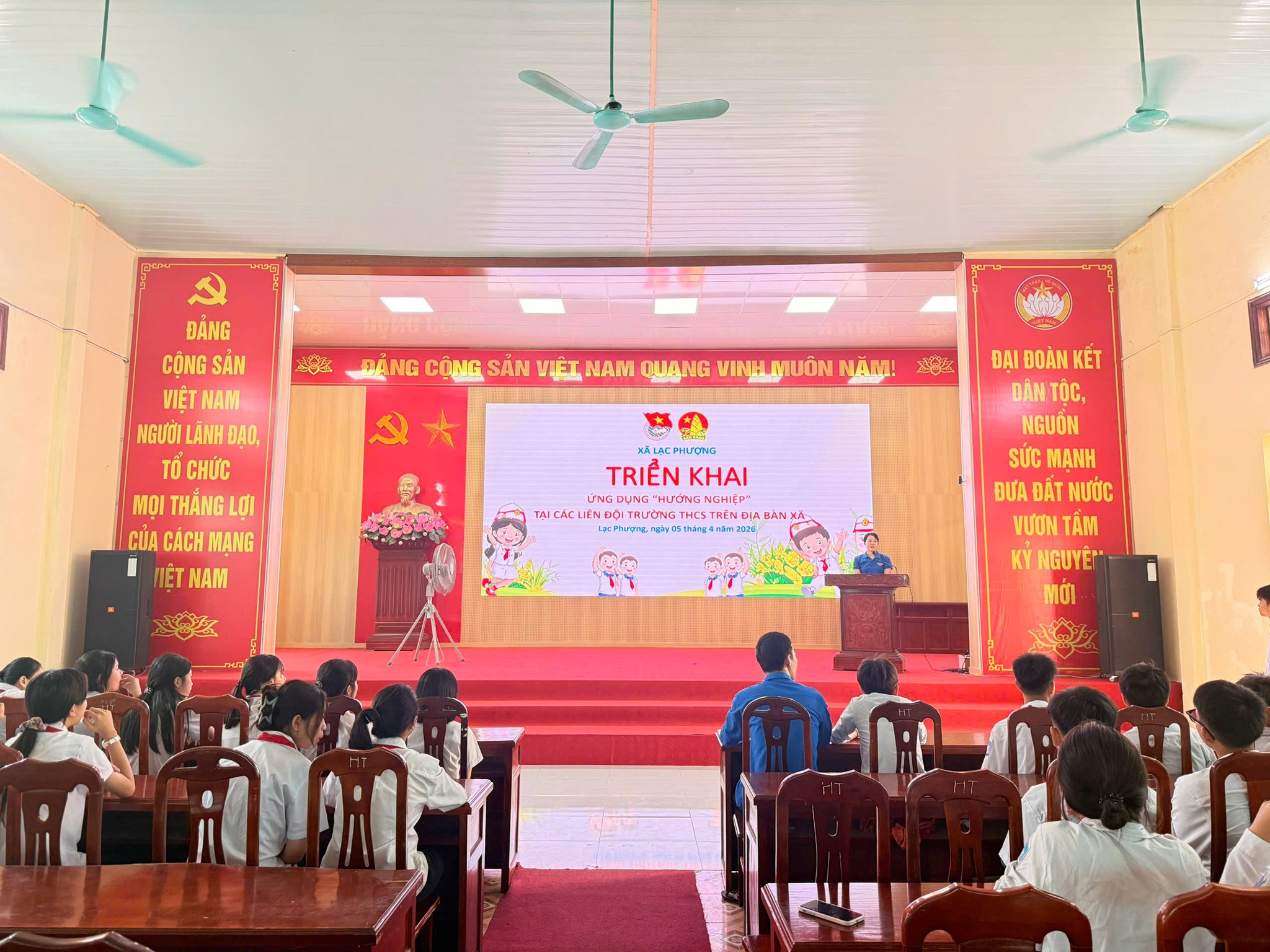 HỘI ĐỒNG ĐỘI XÃ LẠC PHƯỢNG TRIỂN KHAI ỨNG DỤNG HƯỚNG NGHIỆP CHO HỌC SINH THCS