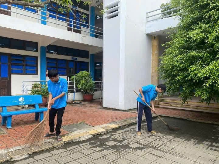 NGÀY CHỦ NHẬT XANH LẦN 2 NĂM 2025 - ĐOÀN TRƯỜNG ĐẠI HỌC QUẢN LÝ VÀ CÔNG NGHỆ HẢI PHÒNG