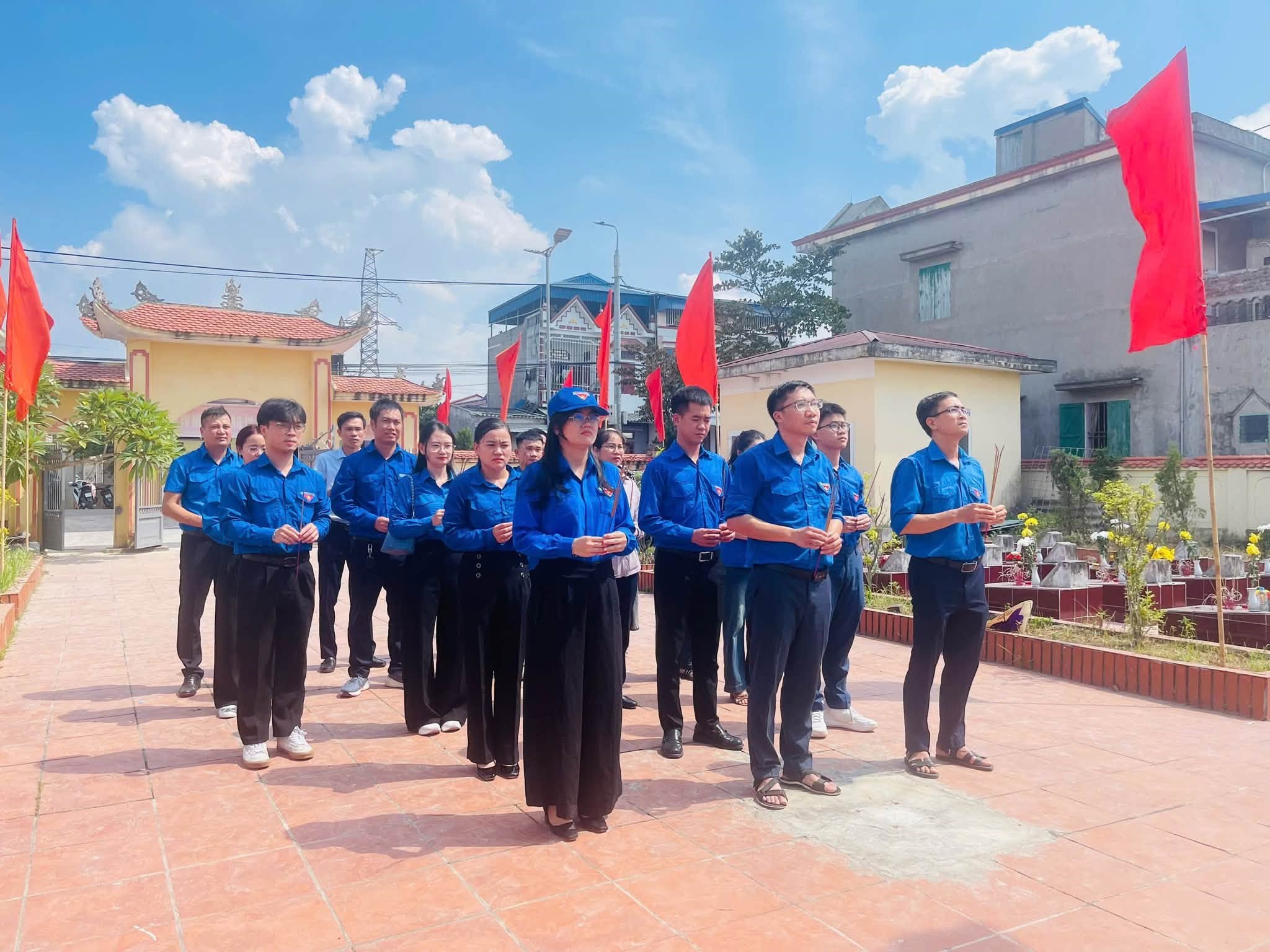 Đoàn xã Hà  Đông thể hiện tinh thần "Uống nước nhớ nguồn", "Đền ơn đáp nghĩa",