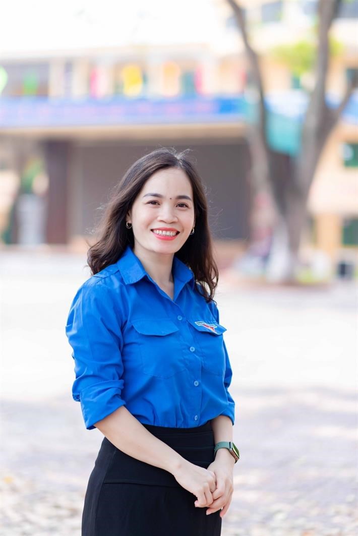 Tấm gương cô giáo Tiếng Anh nhiệt huyết với công tác Đoàn