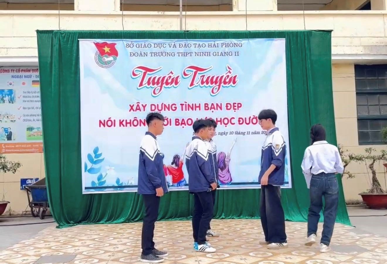 ĐOÀN TRƯỜNG THPT NINH GIANG II THỰC HIỆN CHỦ ĐỀ TUYÊN TRUYỀN: "XÂY DỰNG TÌNH BẠN ĐẸP – NÓI KHÔNG VỚI BẠO LỰC HỌC ĐƯỜNG "