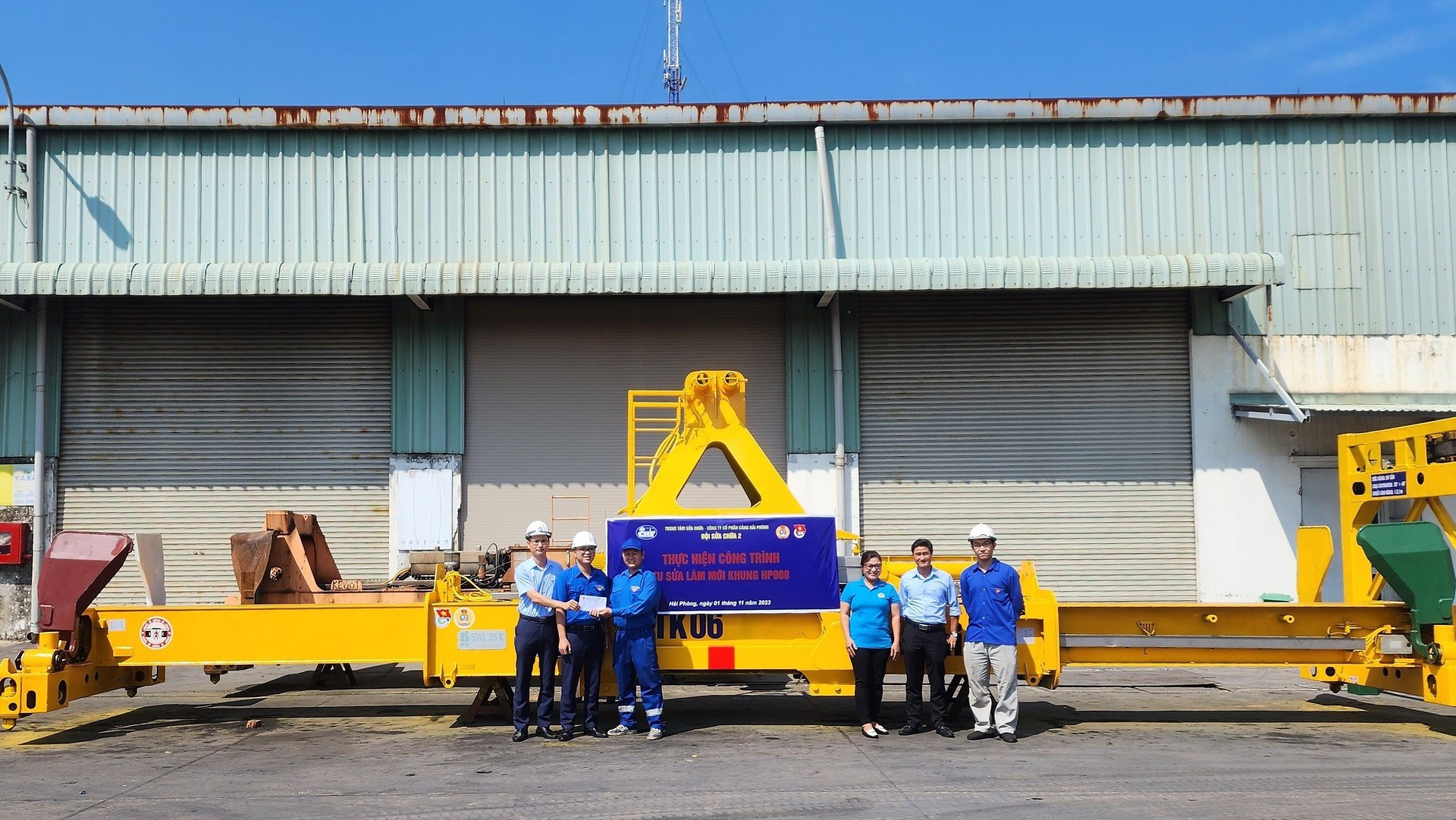 [CHÀO MỪNG 67 NĂM NGÀY THÀNH LẬP HỘI LIÊN HIỆP THANH NIÊN VIỆT NAM VÀ 94 NĂM NGÀY TRUYỀN THỐNG "ĐOÀN KẾT - KIÊN CƯỜNG - SÁNG TẠO" CỦA ĐẢNG BỘ VÀ ĐỘI NGŨ CÔNG NHÂN CẢNG]