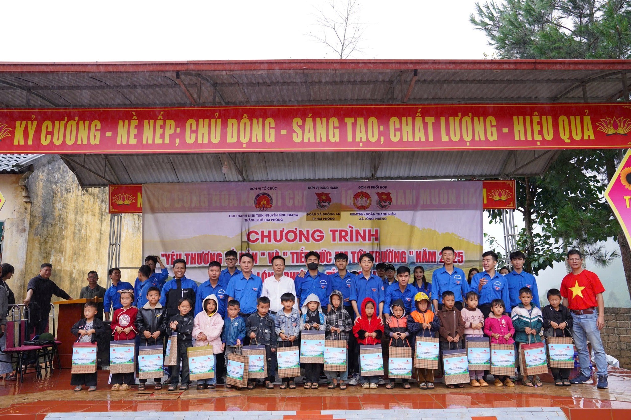 Đường An: Phối hợp tổ chức chương trình “Yêu thương về bản”, "Tiếp sức đến trường" và "Bữa cơm cho em" năm 2025 tại xã Lóng Phiêng, tỉnh Sơn L