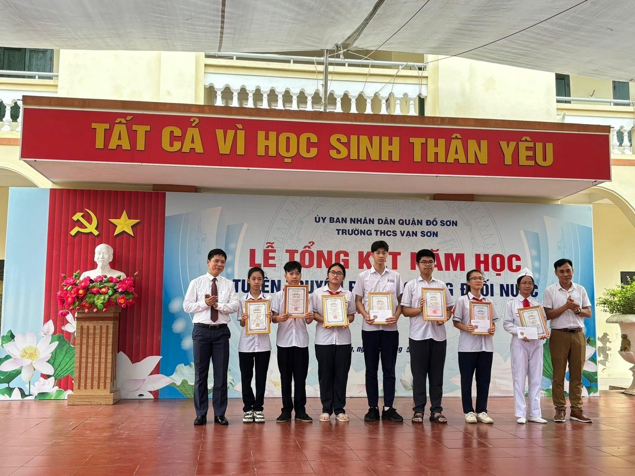 Hội đồng Đội quận Đồ Sơn chỉ đạo các Liên đội tổ chức biểu dương, khen thưởng đội viên xuất sắc, cháu ngoan Bác Hồ