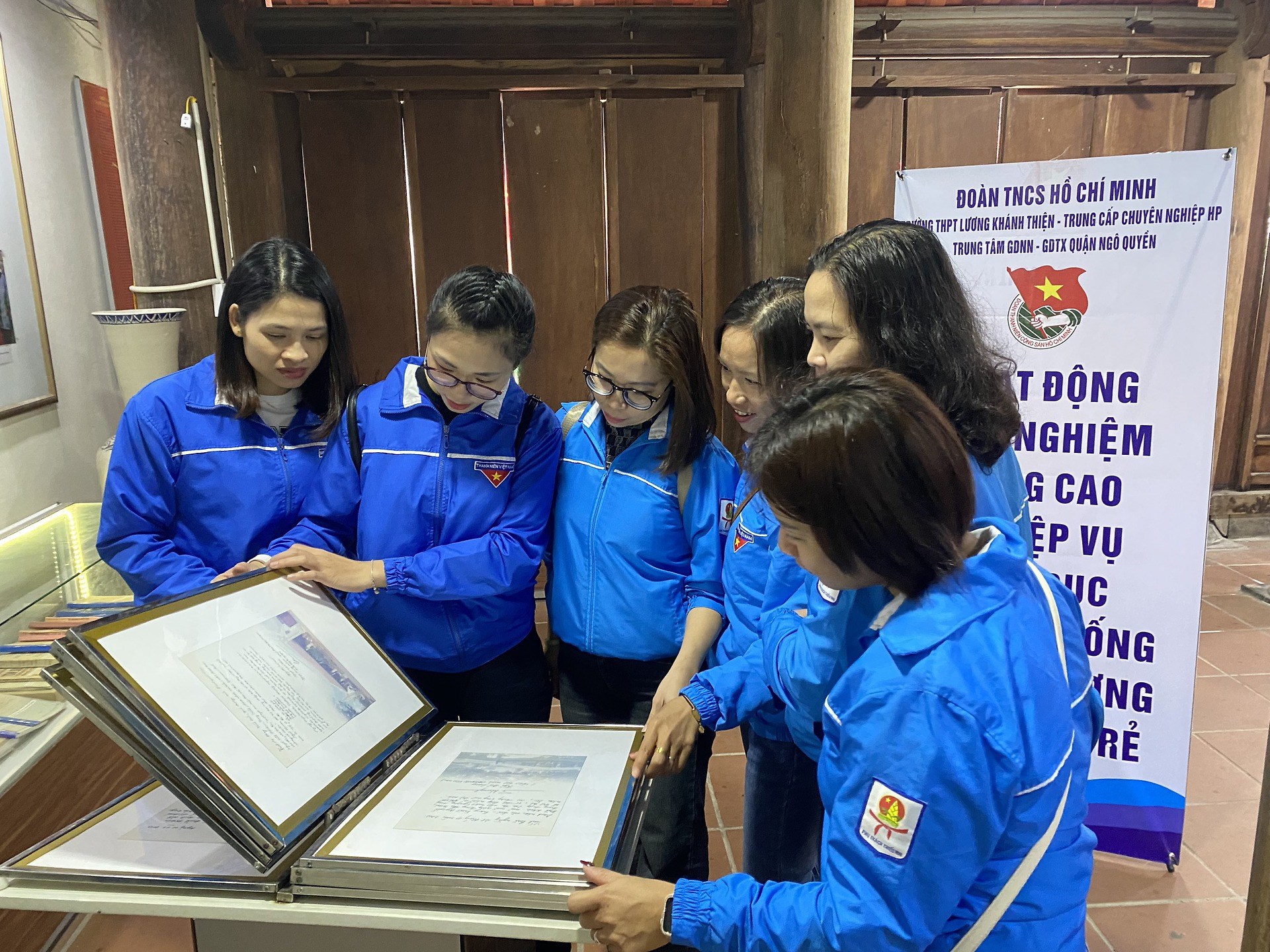 ĐOÀN TRƯỜNG THPT LƯƠNG KHÁNH THIỆN VÀ TRƯỜNG TCCN HẢI PHÒNG, TRUNG TÂM GIÁO DỤC NGHỀ NGHIỆP & GIÁO DỤC THƯỜNG XUYÊN QUẬN NGÔ QUYỀN TỔ CHỨC HOẠT ĐỘNG TRẢI NGHIỆM NÂNG CAO NGHIỆP VỤ GIÁO DỤC TRUYỀN THỐNG CHO ĐỐI TƯỢNG GIÁO VIÊN TRẺ