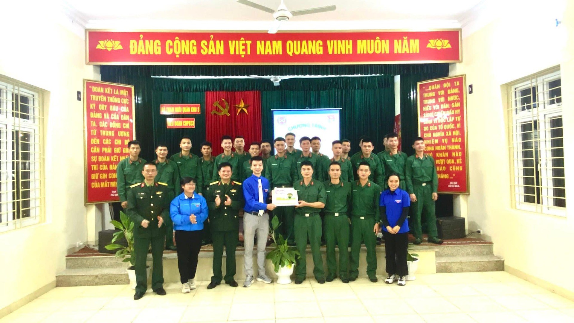 Quận đoàn Kiến An đón quân nhân hoàn thành nghĩa vụ quân sự trở về địa phương năm 2023
