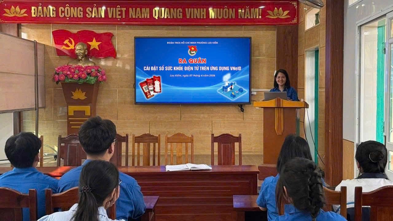 RA QUÂN CÀI ĐẶT SỔ SỨC KHỎE ĐIỆN TỬ TRÊN ỨNG DỤNG VNEID