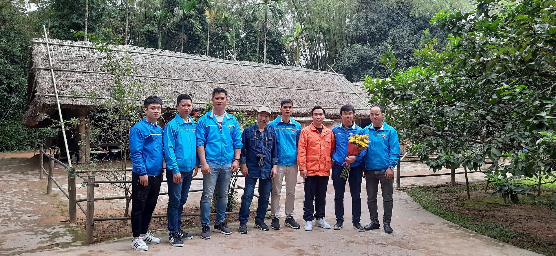 Đoàn thanh niên Công ty TNHH MTV Điện Lực Hải Phòng tổ chức chuyến đi về thăm quê Bác Hồ.