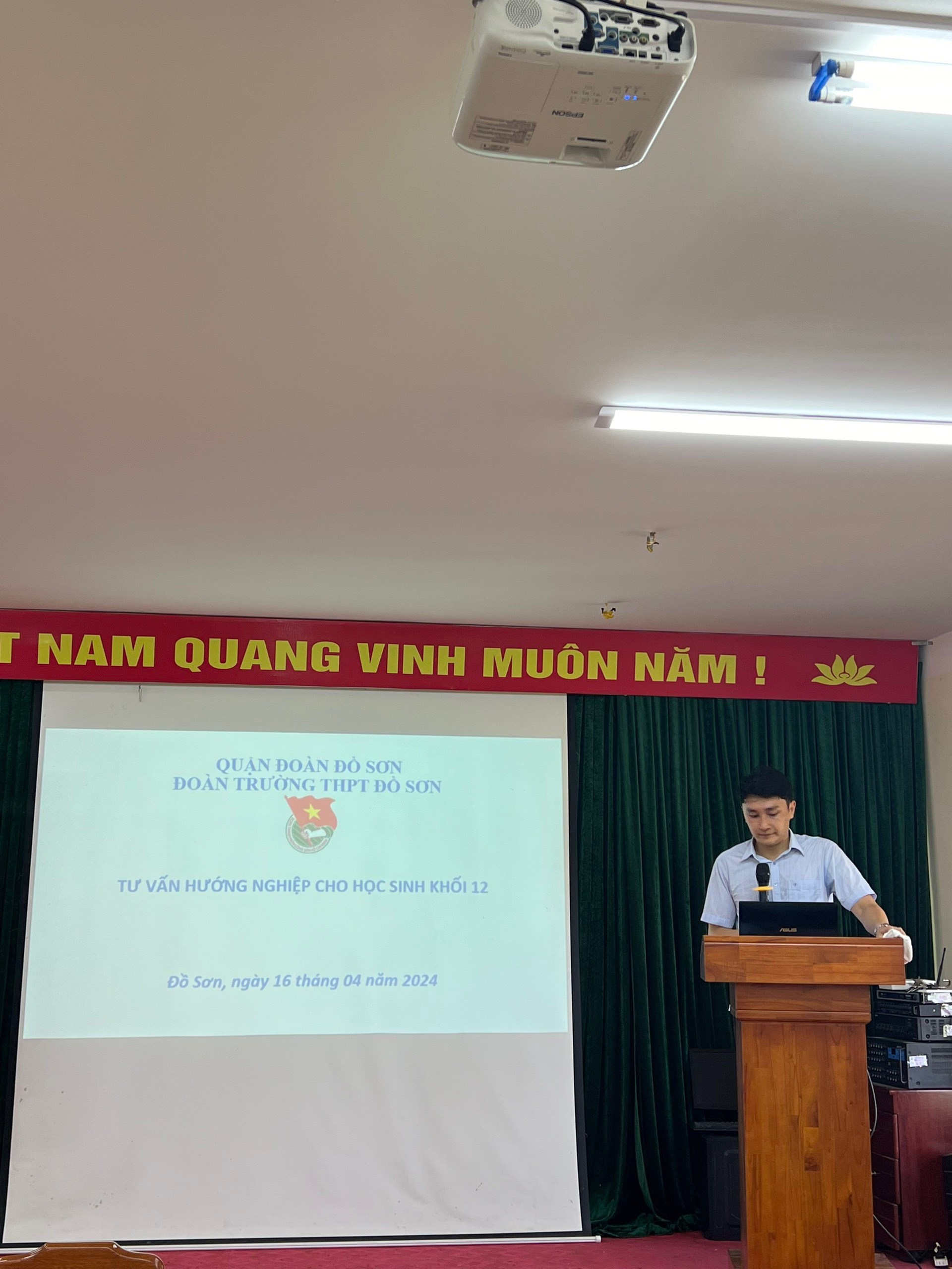 QUẬN ĐOÀN ĐỐ SƠN: TƯ VẤN HƯỚNG NGHIỆP CHO HỌC SINH -2024