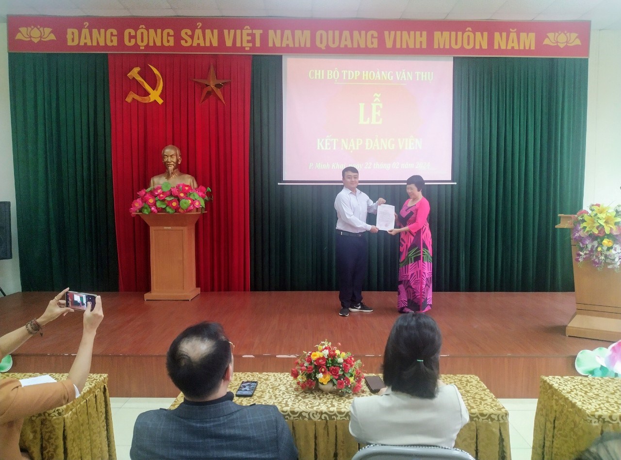 Lễ Kết nạp Đảng viên cho thanh niên ưu tú