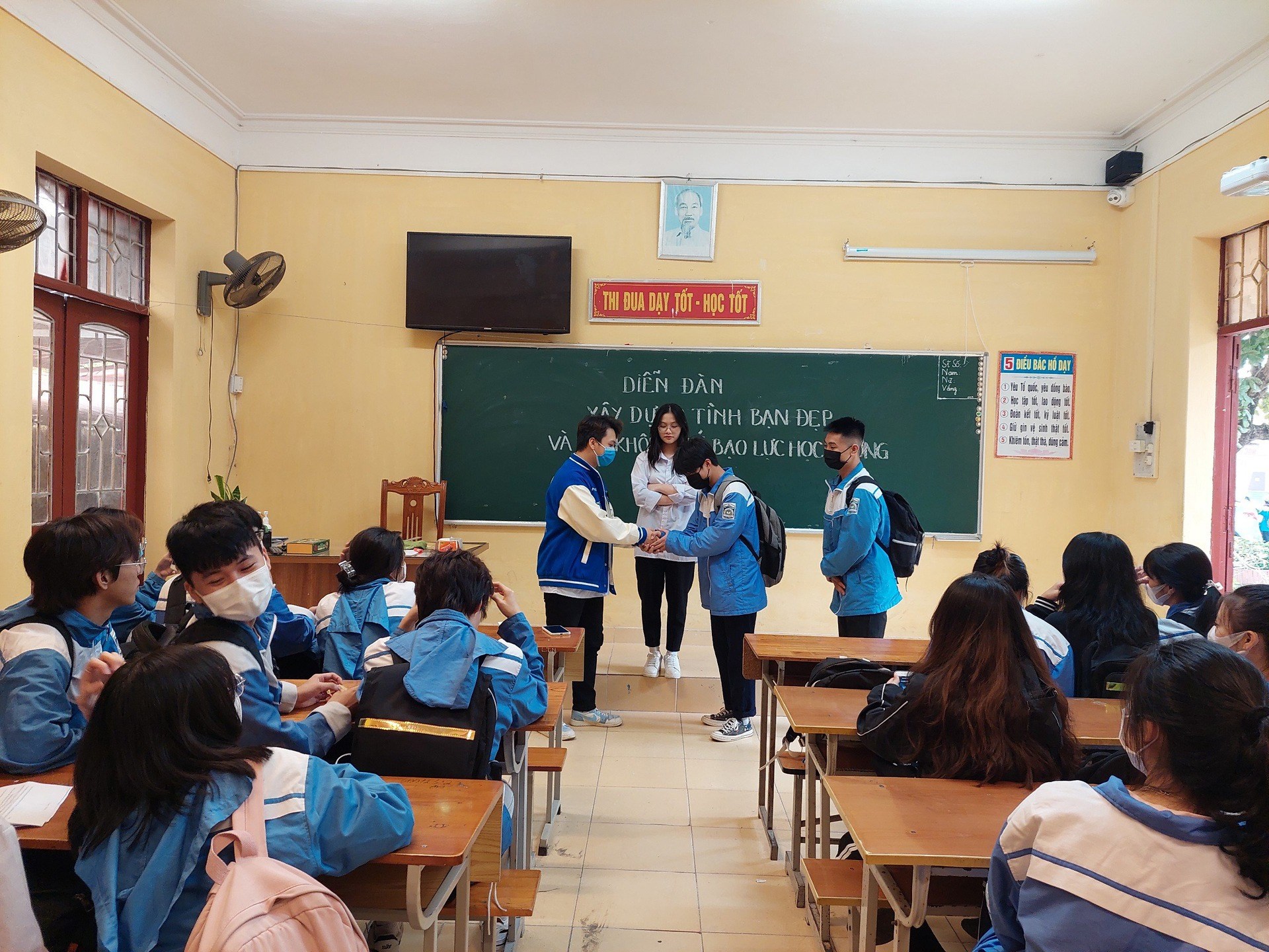 Đoàn trường THPT Kiến Thụy tổ chức diễn đàn "Xây dựng tình bạn đẹp - nói không với bạo lực học đường"