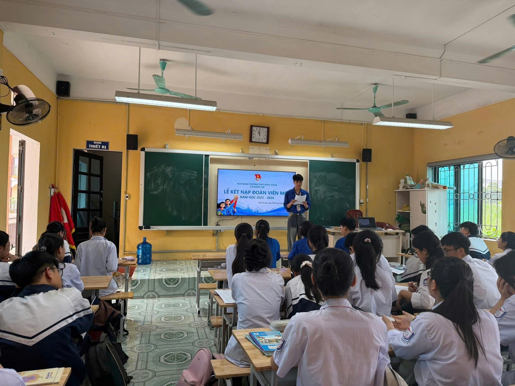 NINH GIANG KẾT NẠP ĐOÀN VIÊN MỚI TRONG THÁNG THANH NIÊN