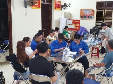RA QUÂN CHƯƠNG TRÌNH TUYÊN TRUYỀN, HƯỚNG DẪN HỖ TRỢ THANH NIÊN, NGƯỜI DÂN SỬ DỤNG DỊCH VỤ CÔNG TRỰC TUYẾN VÀ THANH TOÁN ĐIỆN TỬ