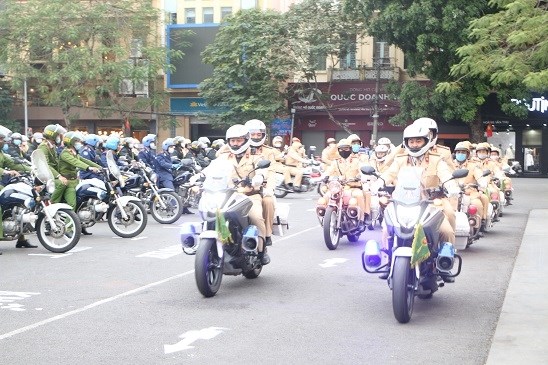 Sáng ngày 08/01/2021, tại Quảng trường Nhà hát thành phố, Thành đoàn Hải Phòng tham gia Lễ phát động ra quân Năm An toàn giao thông 2021 với chủ đề " Nâng cao hiệu lực, hiệu quả thực thi pháp luật bảo đảm trật tự an toàn giao thông" và đợt cao điểm b