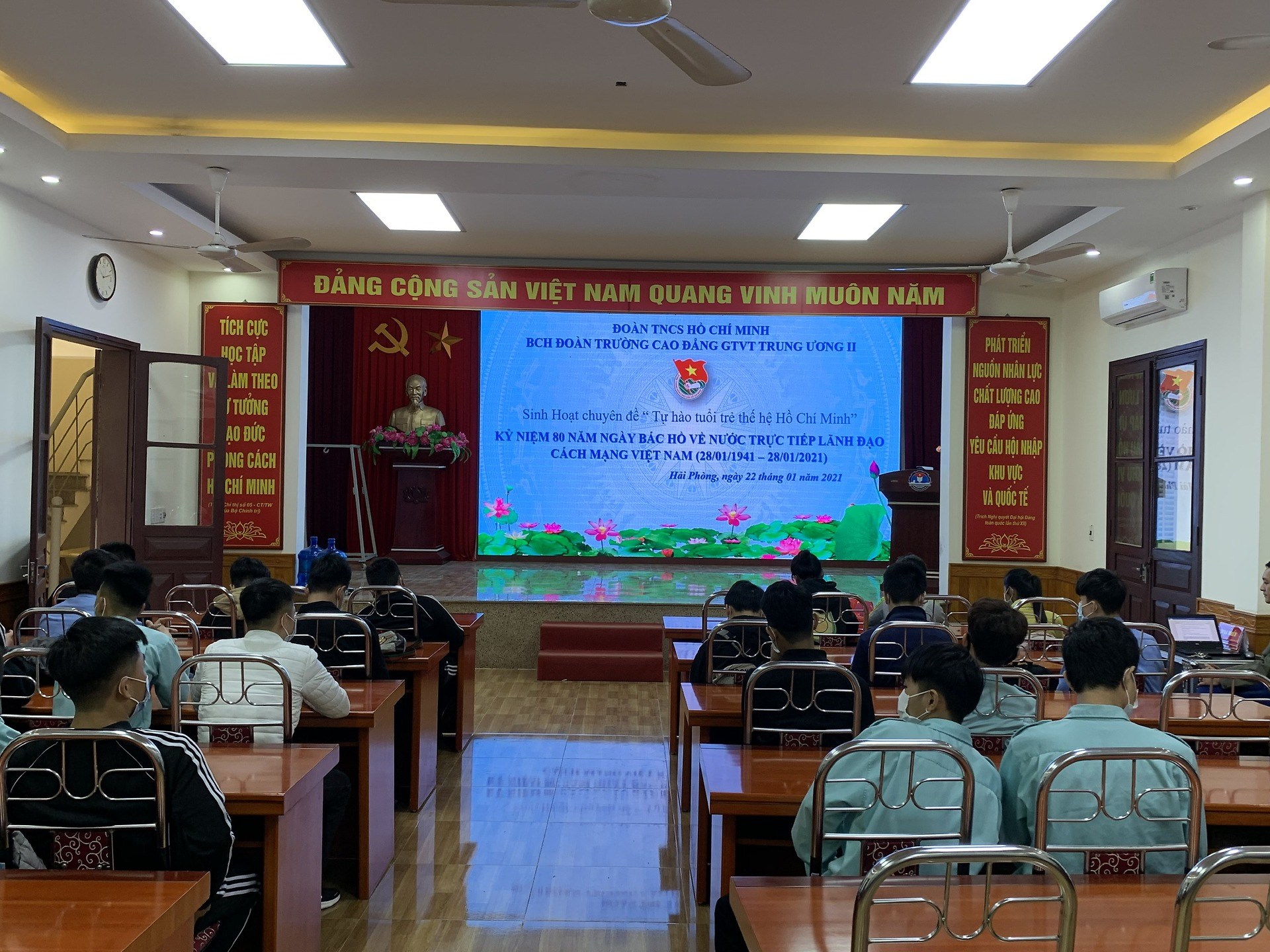 Sinh hoạt chuyên đề “Tự hào tuổi trẻ thế hệ Hồ Chí Minh”