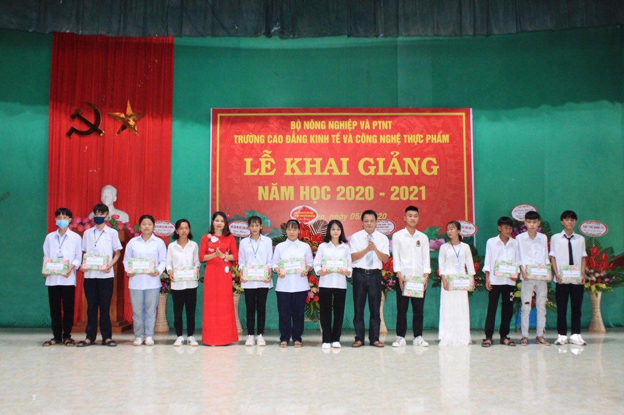 Đoàn trường Cao đẳng kinh tế và công nghệ TP tích cực triển khai, biểu dương học sinh 3 rèn luyện