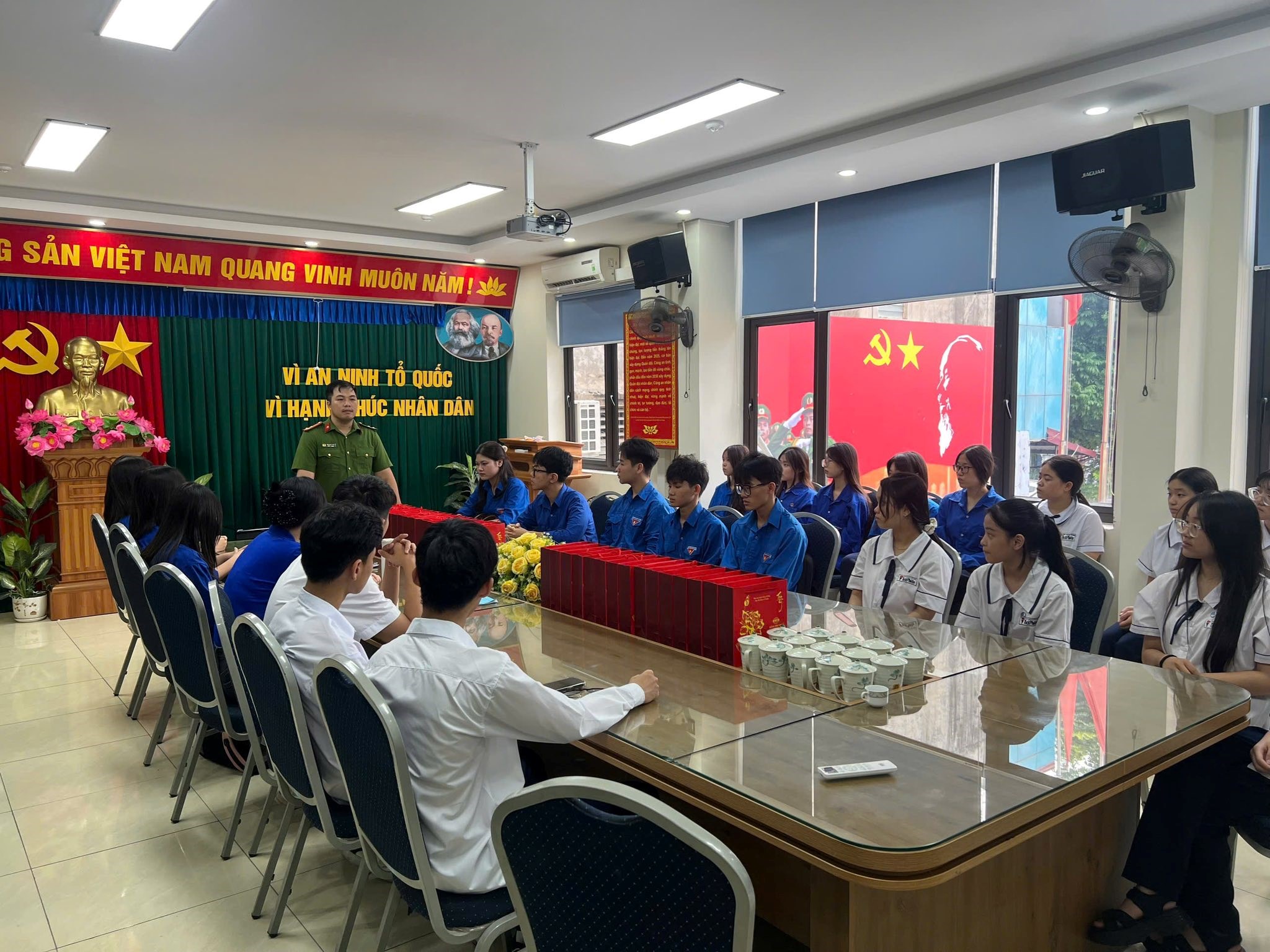 TUỔI TRẺ PHƯỜNG NGÔ QUYỀN TRIỂN KHAI NGÀY CHỦ NHẬT XANH 21/9 VÀ RA QUÂN TUYÊN TRUYỀN PHÒNG CHỐNG MA TUÝ