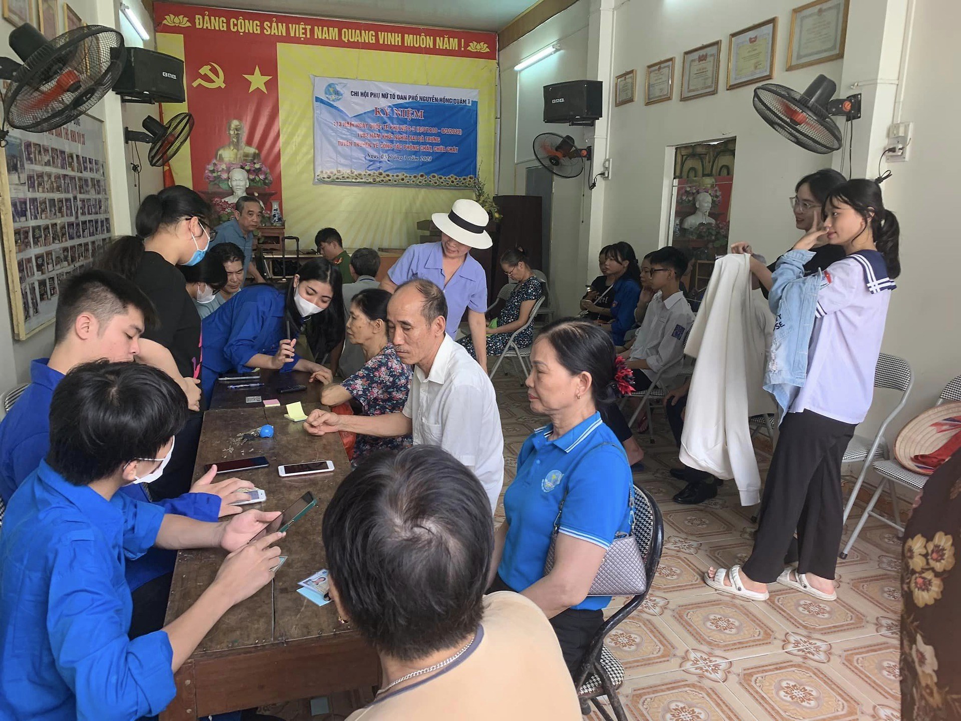 Thanh niên Hồng Bàng ra quân tuyên truyền, hỗ trợ người dân kích hoạt định danh điện tử mức 1
