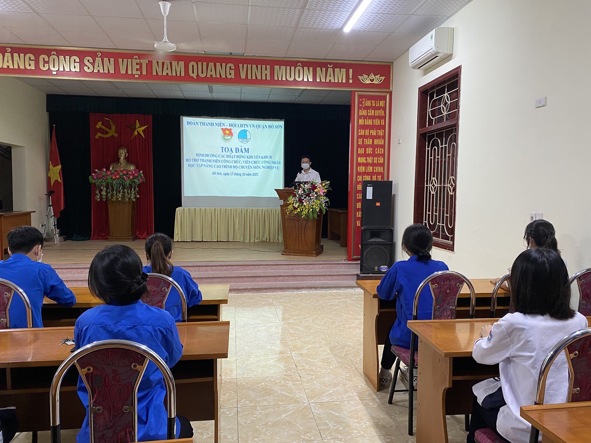 Quận Đồ Sơn: Toạ đàm định hướng các hoạt động khuyến khích, hỗ trợ thanh niên công chức, viên chức, công nhân học tập nâng cao trình độ chuyên môn, nghiệp vụ