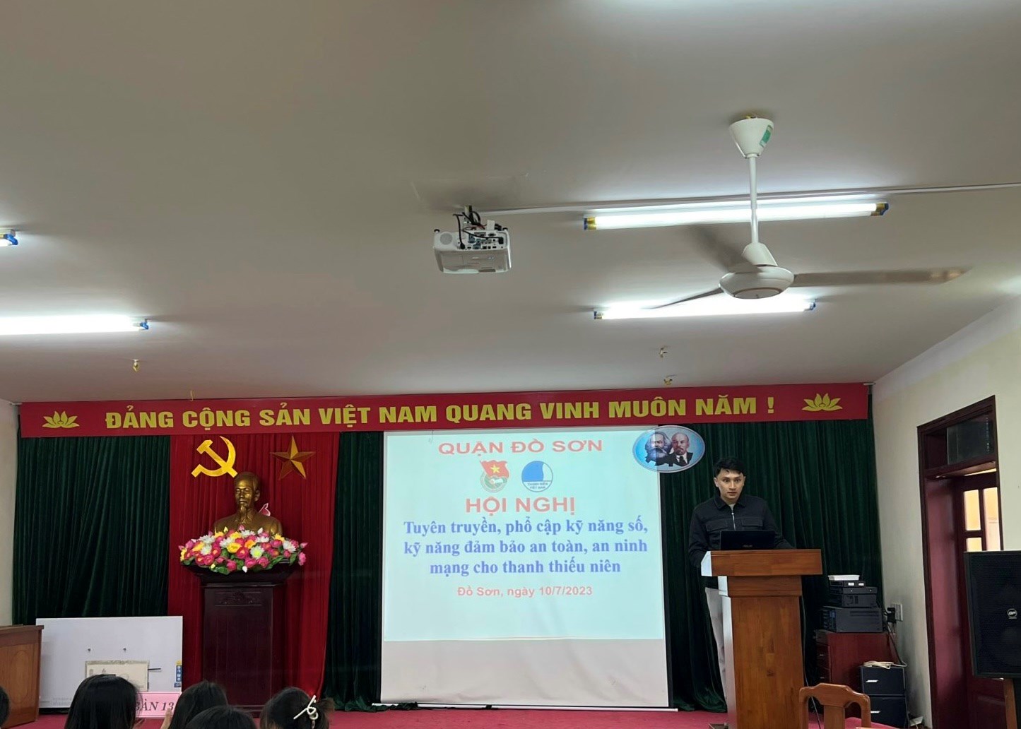 Hội nghị tuyên truyền, phổ cập kỹ năng số, kỹ năng đảm bảo an toàn, an ninh mạng cho thanh niên.
