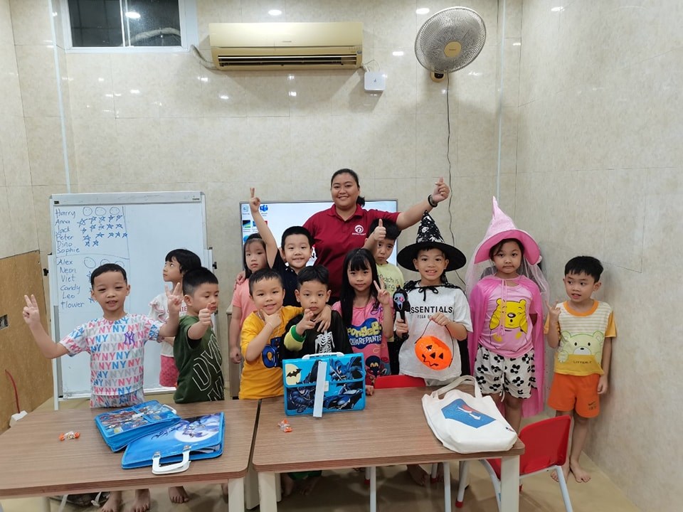 Sôi nổi buổi sinh hoạt câu lạc bộ Tiếng Anh với chủ đề "Ngày hội hóa trang"