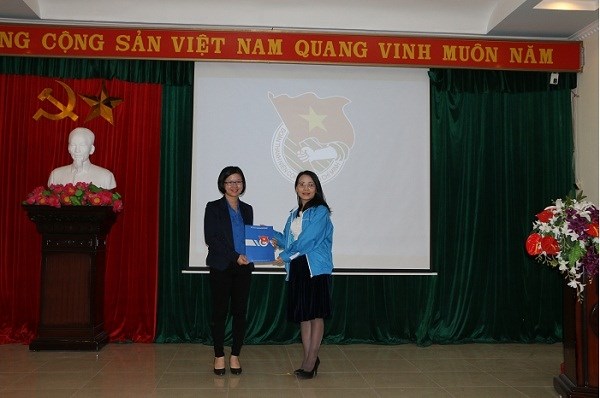 Ban Thường vụ Thành đoàn công bố và trao quyết định điều động cán bộ