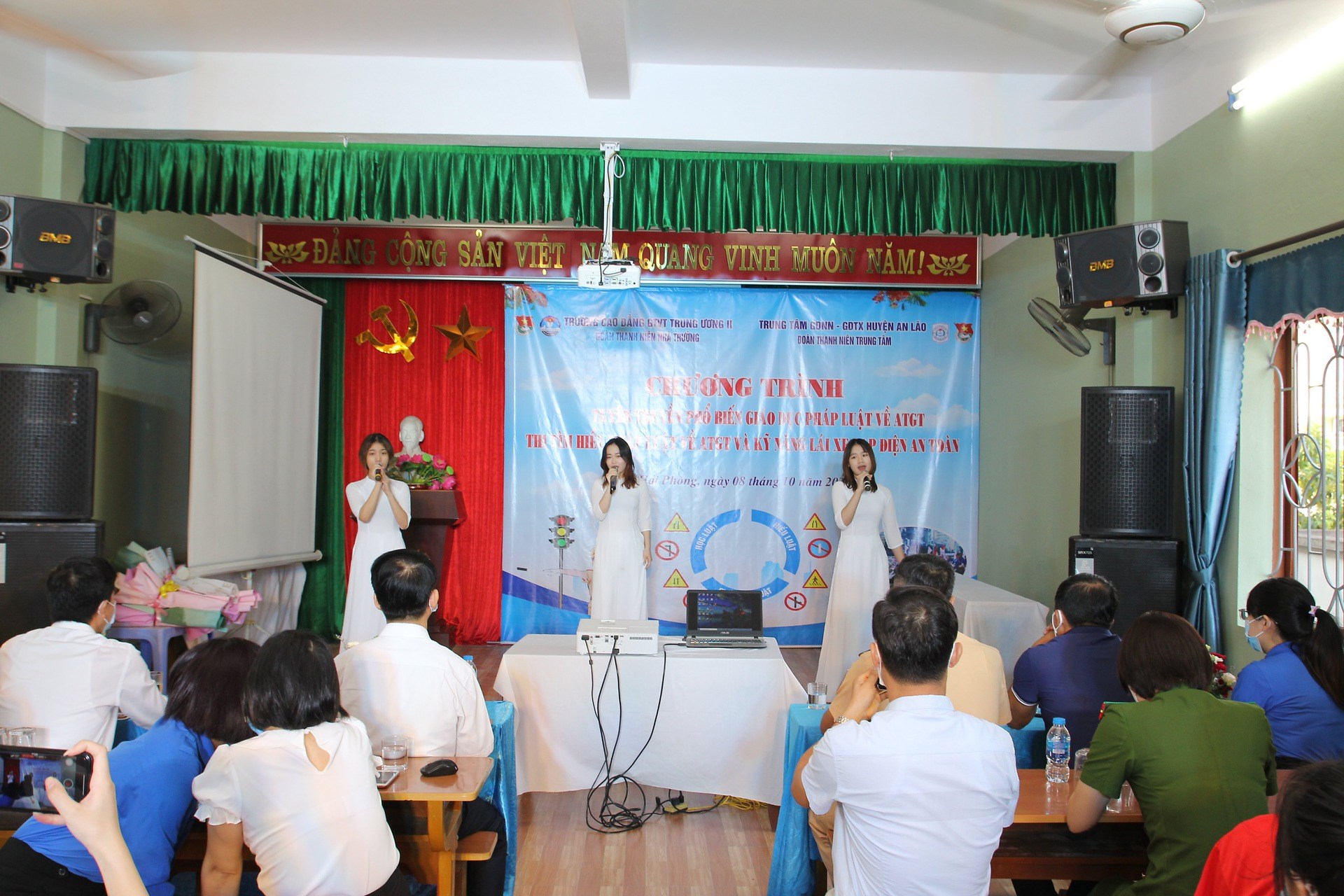 Đoàn TNCS Hồ Chí Minh trường Cao đẳng Giao thông vận tải TW II sôi nổi các hoạt động trang bị kỹ năng thực hành xã hội trong trường học