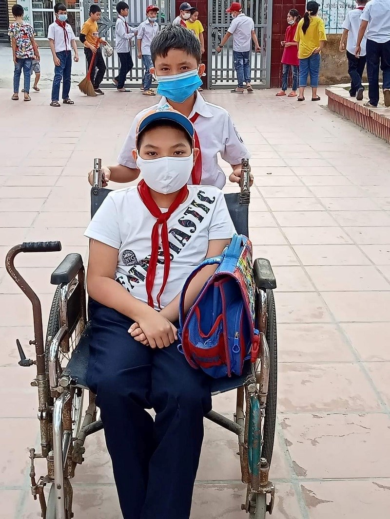 Bùi Tuấn Khang - Học sinh lớp 5B - Trường Tiểu học Giang Biên -Gương tốt, việc tốt trong học tập và làm theo lời Bác