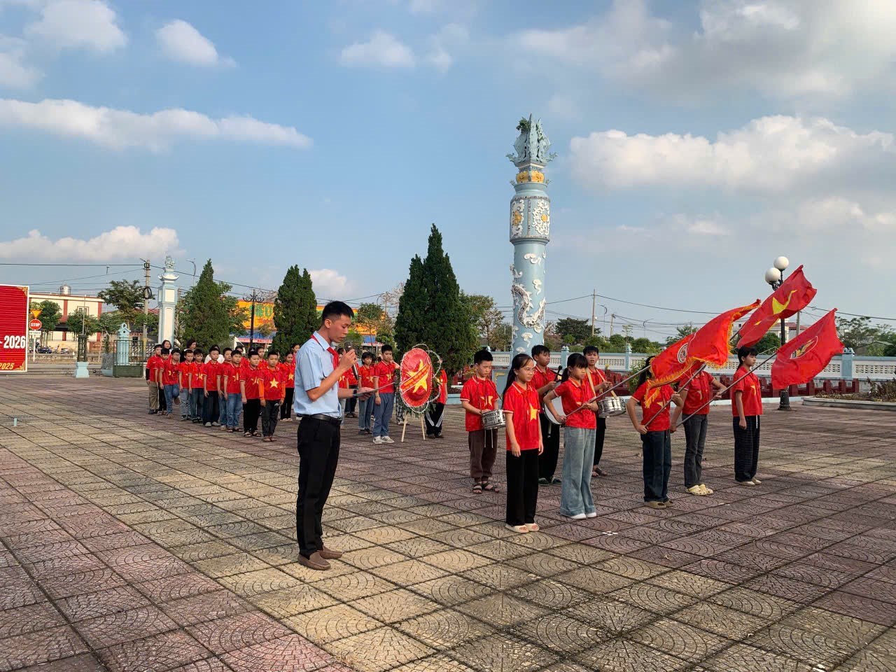 NINH GIANG SÔI NỔI CÁC HOẠT ĐỘNG HÀNH TRÌNH VỀ ĐỊA CHỈ ĐỎ