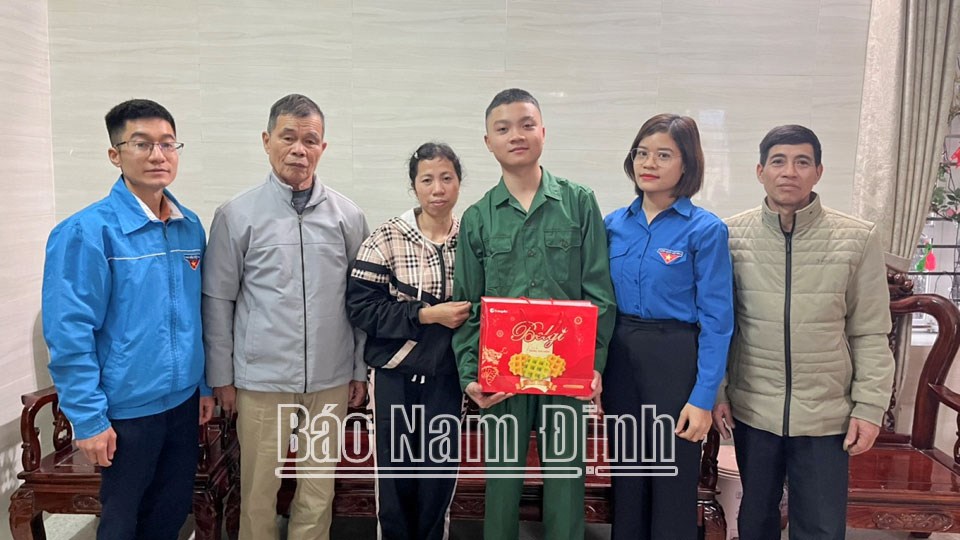 Những tấm gương bình dị mà cao quý năm 2024: Thanh niên trẻ với ước mơ xây dựng và bảo vệ Tổ quốc