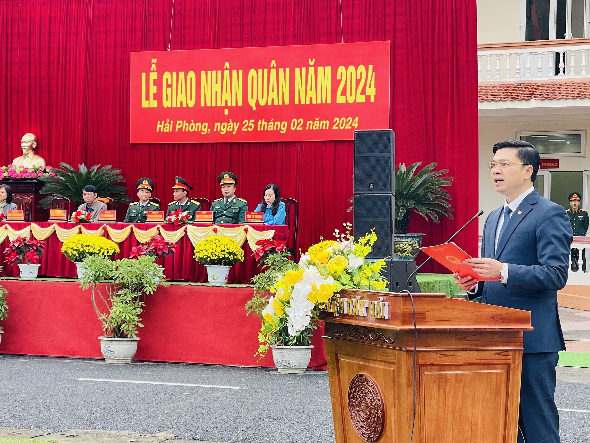 LỄ GIAO NHẬN QUÂN NĂM 2024 HUYỆN CÁT HẢI - KHÍ THẾ, AN TOÀN VÀ THÀNH CÔNG TỐT ĐẸP