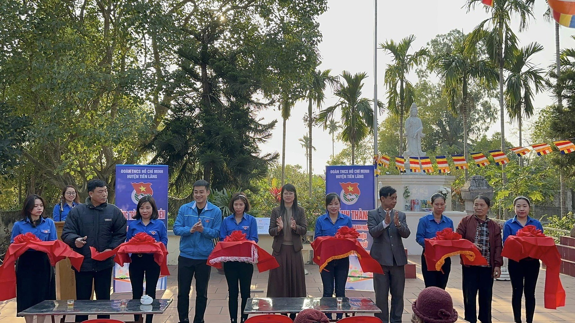 Ban Thường vụ Huyện đoàn Tiên Lãng ra mắt Công trình thanh niên "Chuyển đổi số trong tuyên truyền, quảng bá điểm du lịch, địa chỉ đỏ, di tích lịch sử văn hoá" tại Chùa Minh Thị, thôn Minh Hậu, xã Toàn Thắng