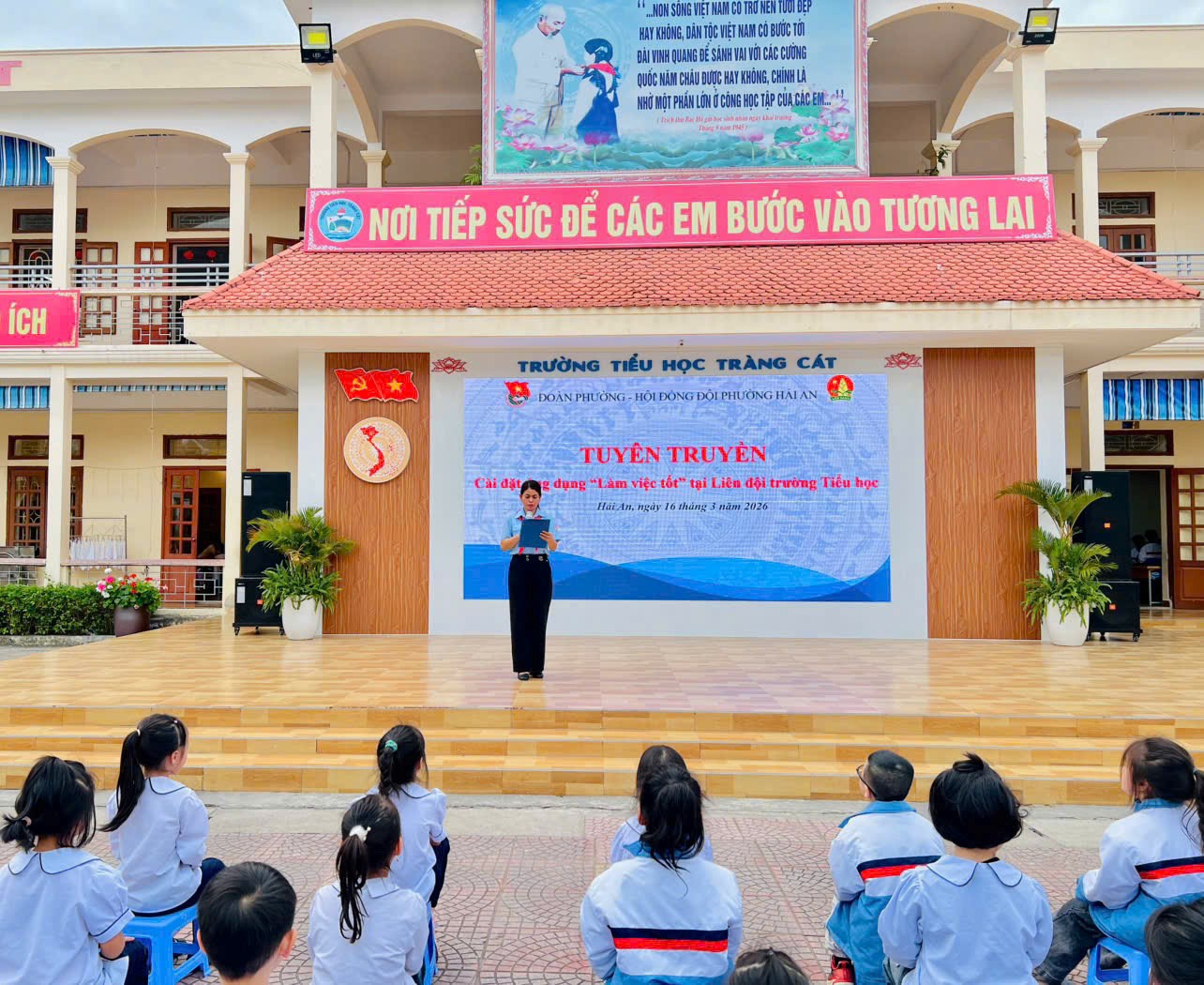 Đoàn phường - Hội đồng Đội phường Hải An tổ chức buổi tuyên truyền, hướng dẫn cài đặt ứng dụng "Làm việc tốt","Hướng nghiệp" dành cho các em học sinh.