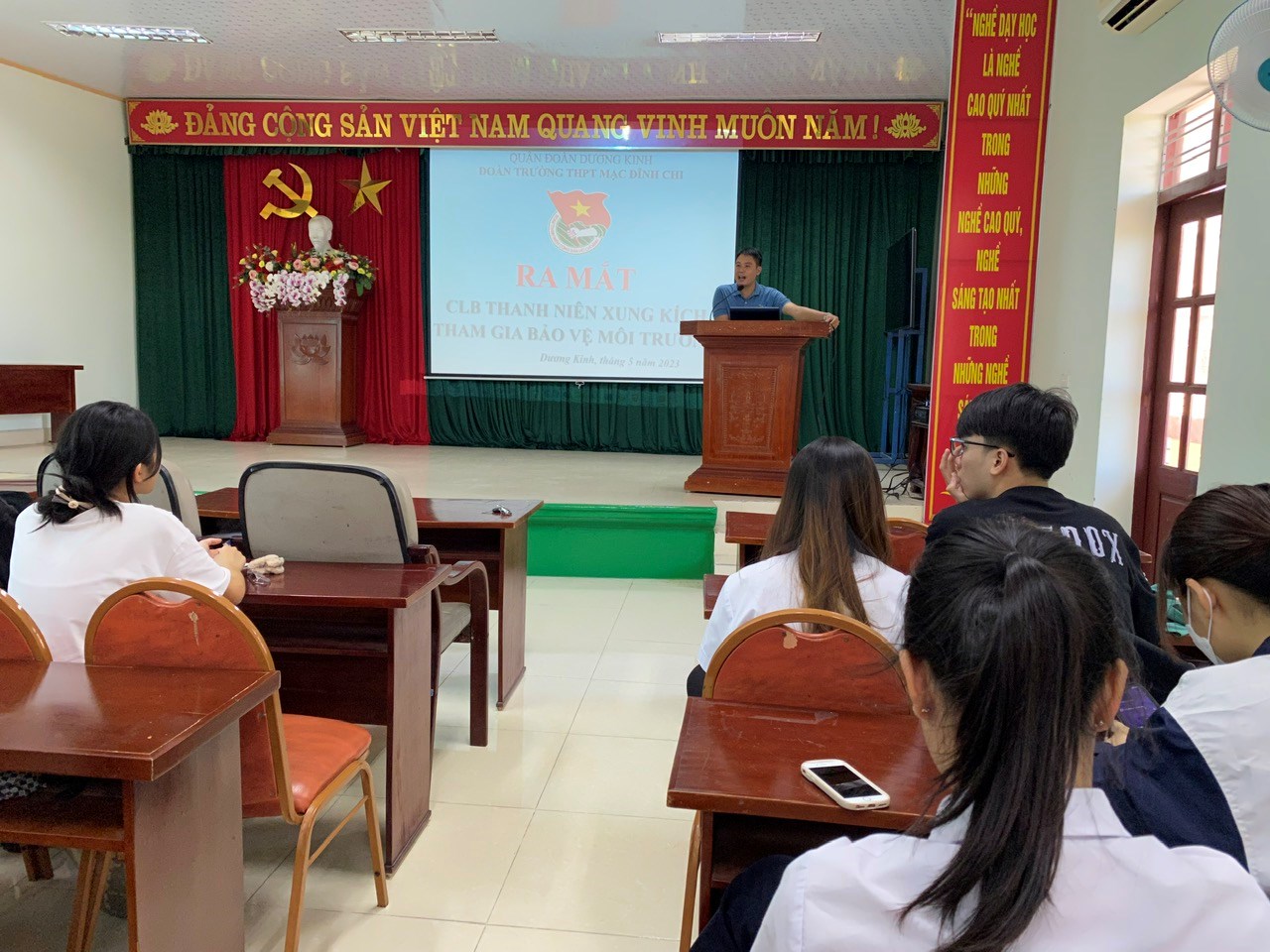 ĐOÀN TRƯỜNG THPT MẠC ĐĨNH CHI RA MẮT CLB THANH NIÊN XUNG KÍCH THAM GIA BẢO VỆ MÔI TRƯỜNG