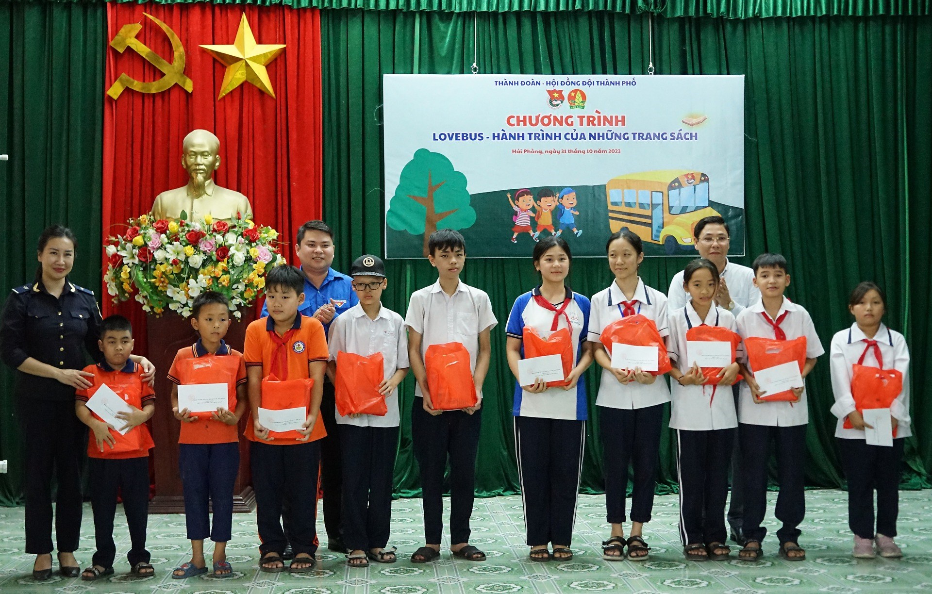 LOVE BUS - HÀNH TRÌNH CỦA NHỮNG TRANG SÁCH