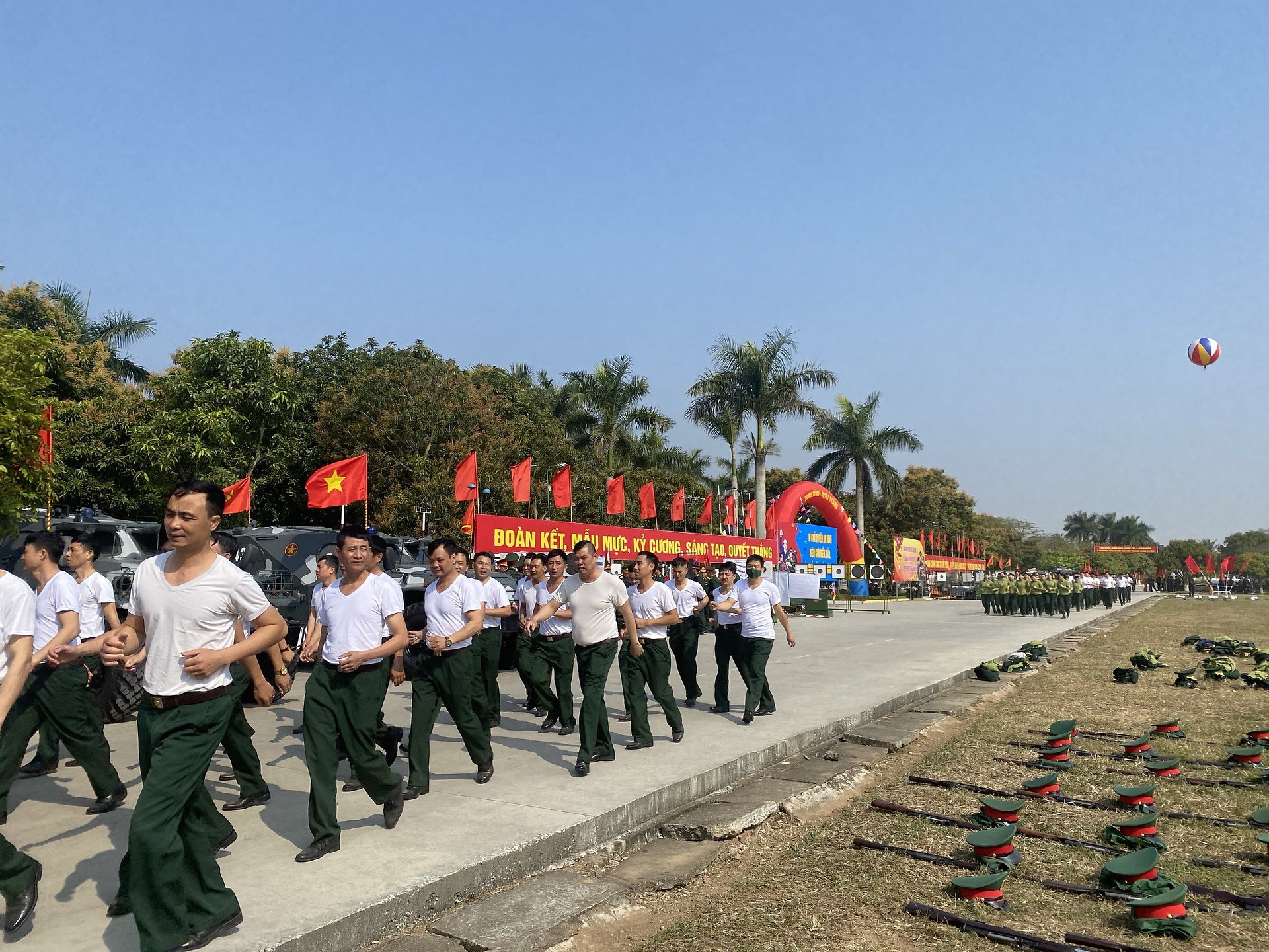 Đoàn Thanh niên Bộ CHQS thành phố hưởng ứng chương trình "Mỗi thanh niên 10.000 bước chân mỗi ngày"