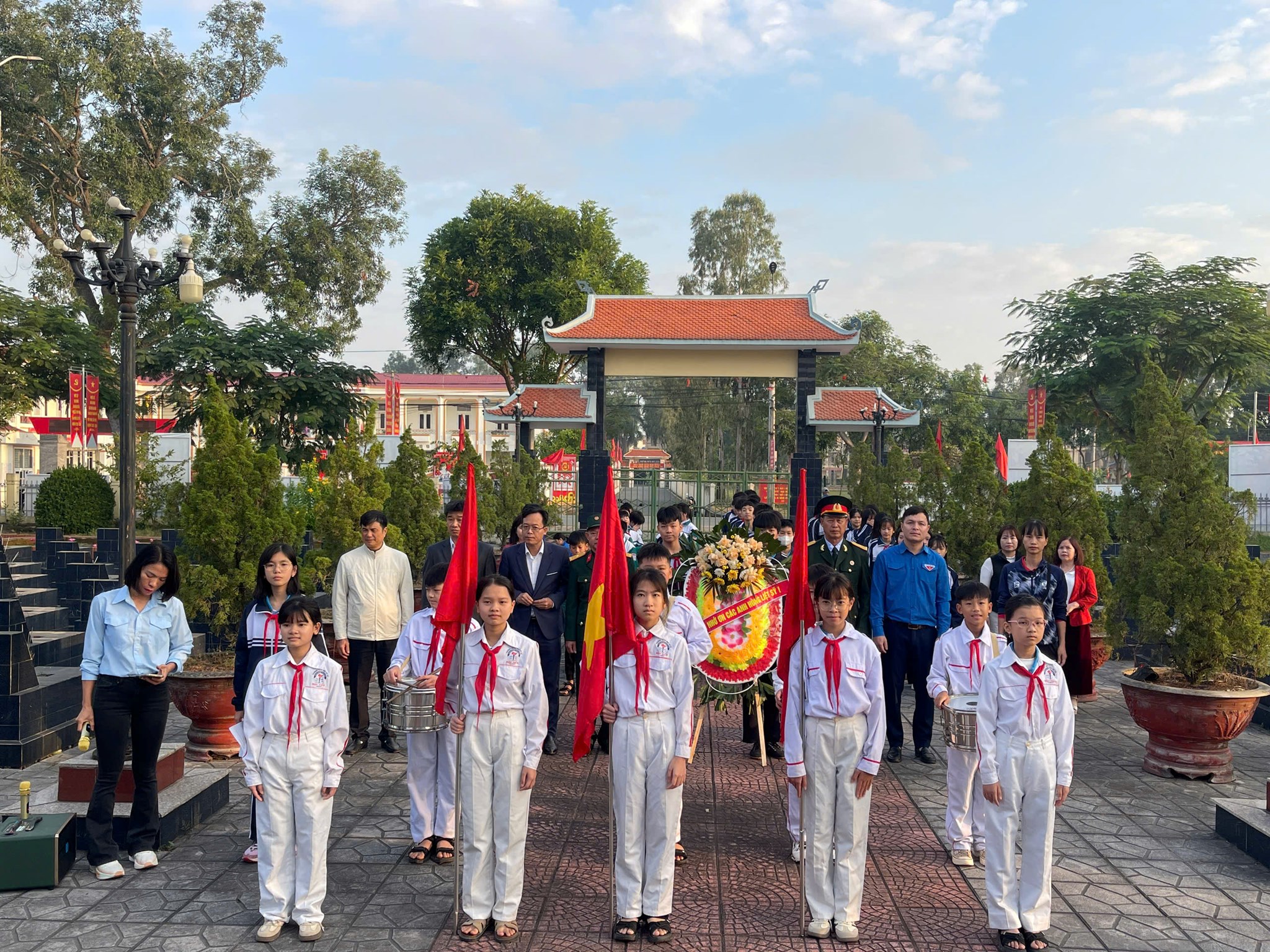 HỢP TIẾN_ TỔ CHỨC SINH HOẠT CHUYÊN ĐỀ "ANH BỘ ĐỘI CỤ HỒ"