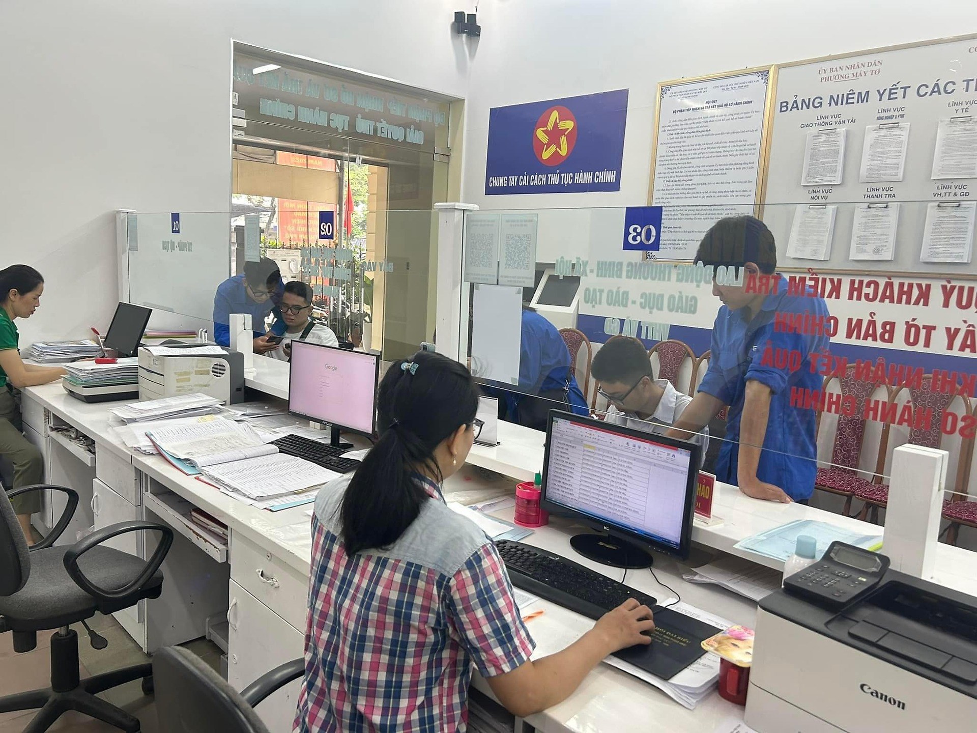 Quận Đoàn Ngô Quyền tổ chức hoạt động "Ngày thứ bảy tình nguyện giải quyết thủ tục hành chính cho nhân dân"