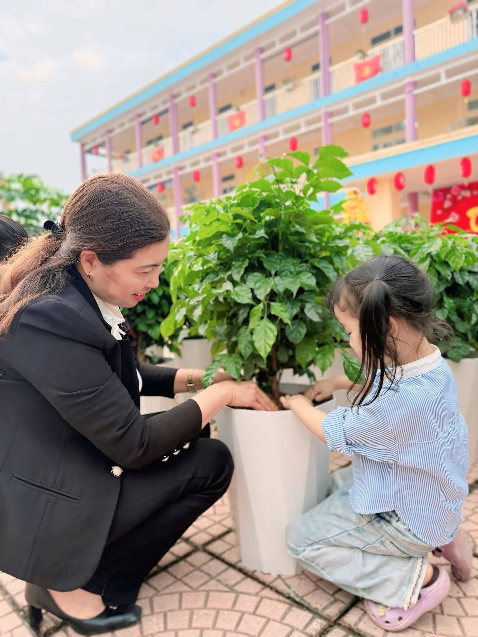 CHI ĐOÀN TRƯỜNG MẦM NON LAI CÁCH PHƯỜNG VIỆT HÒA HƯỞNG ỨNG TẾT TRỒNG CÂY – GIEO MẦM XANH, ƯƠM MẦM HẠNH PHÚC