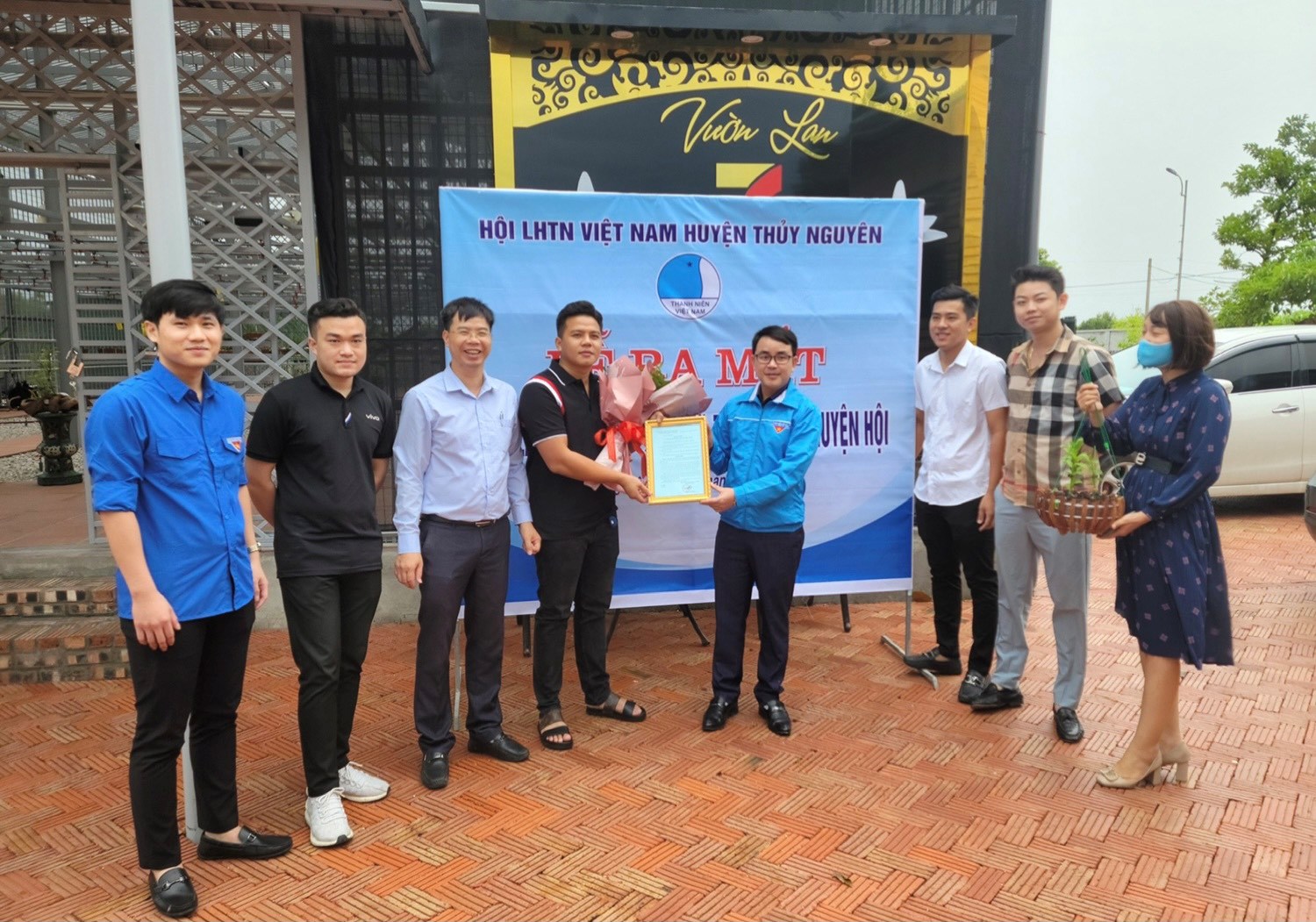 ĐẠI DIỆN CÁC BAN XÂY DỰNG ĐẢNG, HUYỆN HỘI THỦY NGUYÊN ĐẾN THĂM MÔ HÌNH THANH NIÊN PHÁT TRIỂN KINH TẾ TIÊU BIỂU CỦA HỘI VIÊN HUYỆN