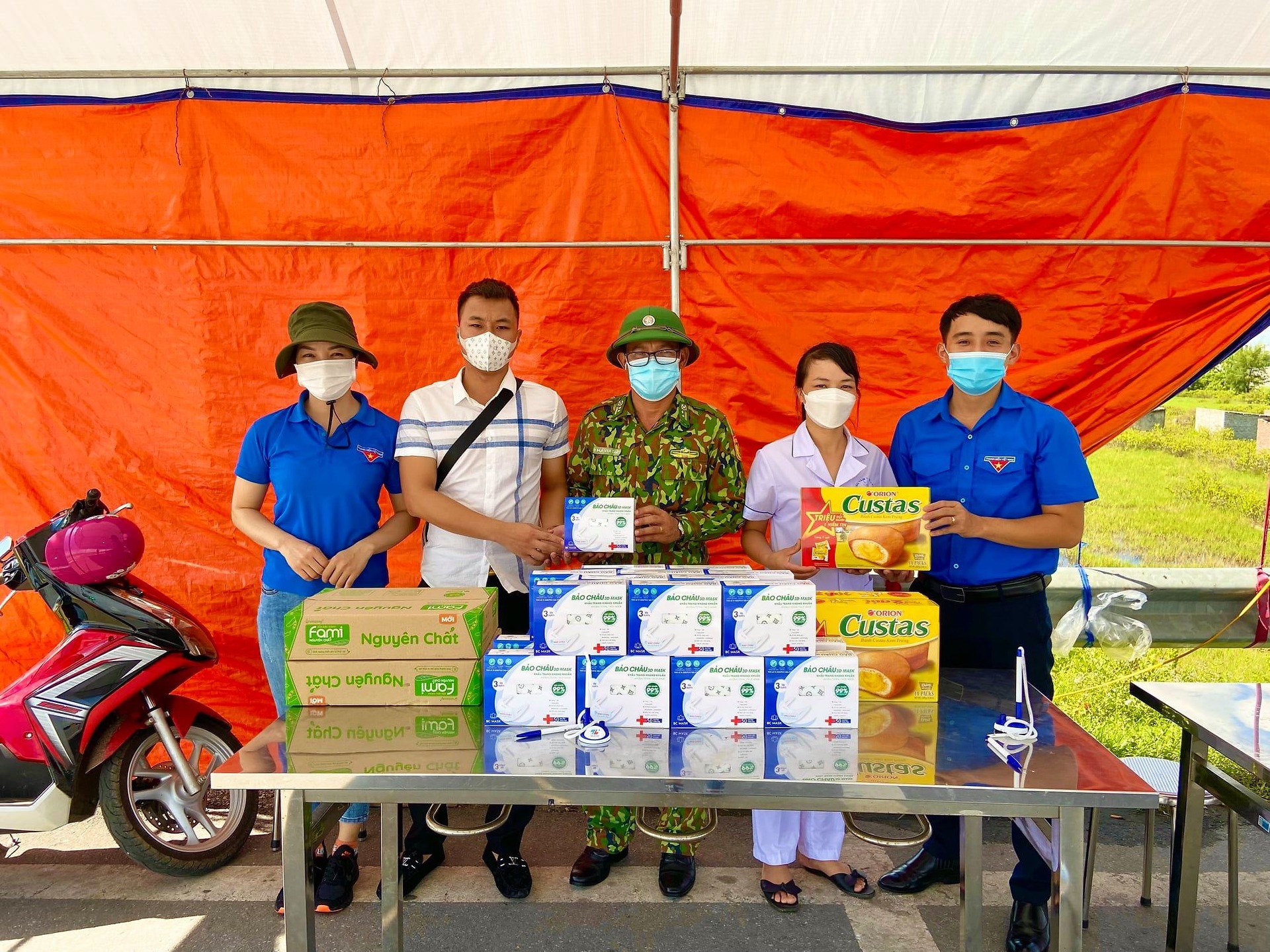 Những chiến sĩ trên mặt trận chống dịch