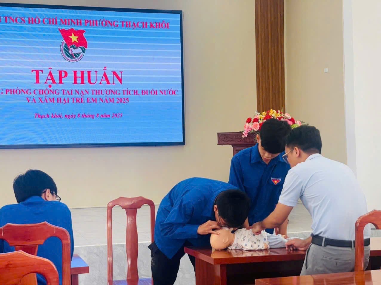 ĐOÀN PHƯỜNG THẠCH KHÔI TỔ CHỨC TẬP HUẤN KỸ NĂNG PHÒNG CHỐNG TAI NẠN THƯƠNG TÍCH, ĐUỐI NƯỚC VÀ XÂM HẠI TRẺ EM NĂM 2025