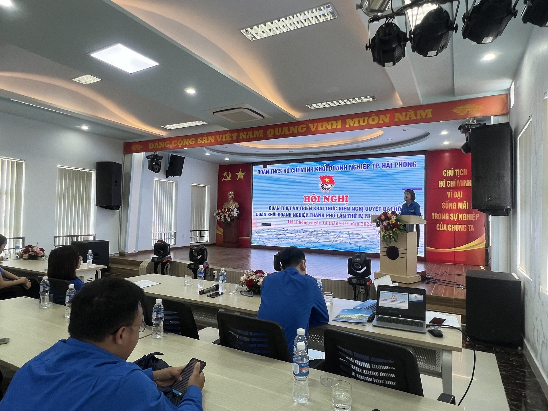 Hội nghị học tập, quán triệt các nghị quyết, chủ trương của Đảng; nghị quyết, kết luận, chương trình của Đoàn