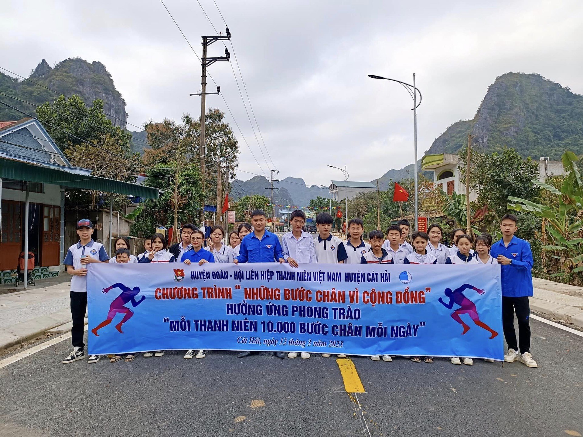 CHƯƠNG TRÌNH “NHỮNG BƯỚC CHÂN VÌ CỘNG ĐỒNG” - HƯỞNG ỨNG PHONG TRÀO “MỖI THANH NIÊN 10.000 BƯỚC CHÂN MỖI NGÀY”