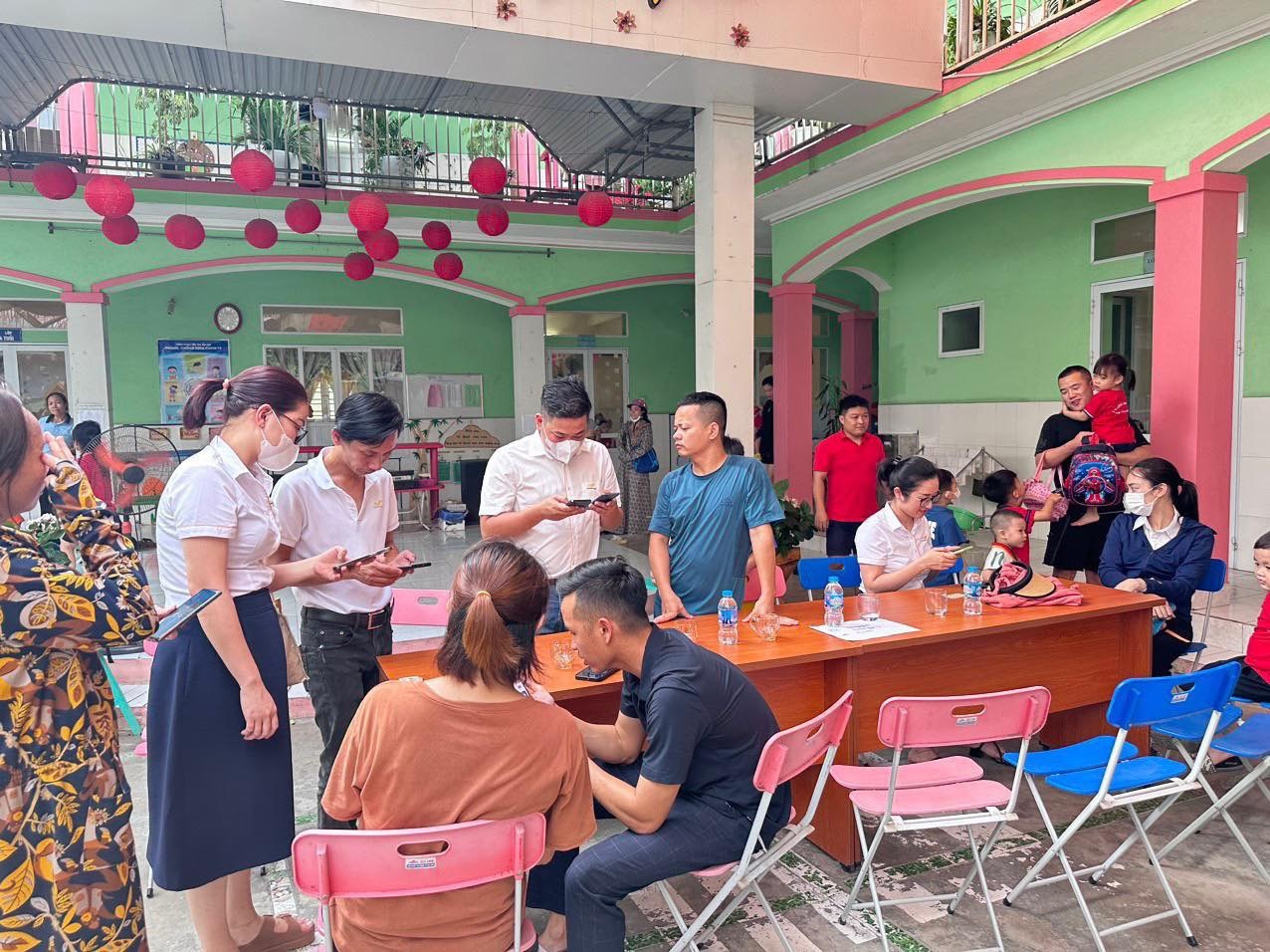 TUỔI TRẺ KHỐI DOANH NGHIỆP TÍCH CỰC HỖ TRỢ NGƯỜI DÂN, NÂNG CAO NĂNG LỰC SỐ CHO THANH THIẾU NIÊN SỬ DỤNG DỊCH VỤ ĐIỆN TỬ CÔNG QUỐC GIA