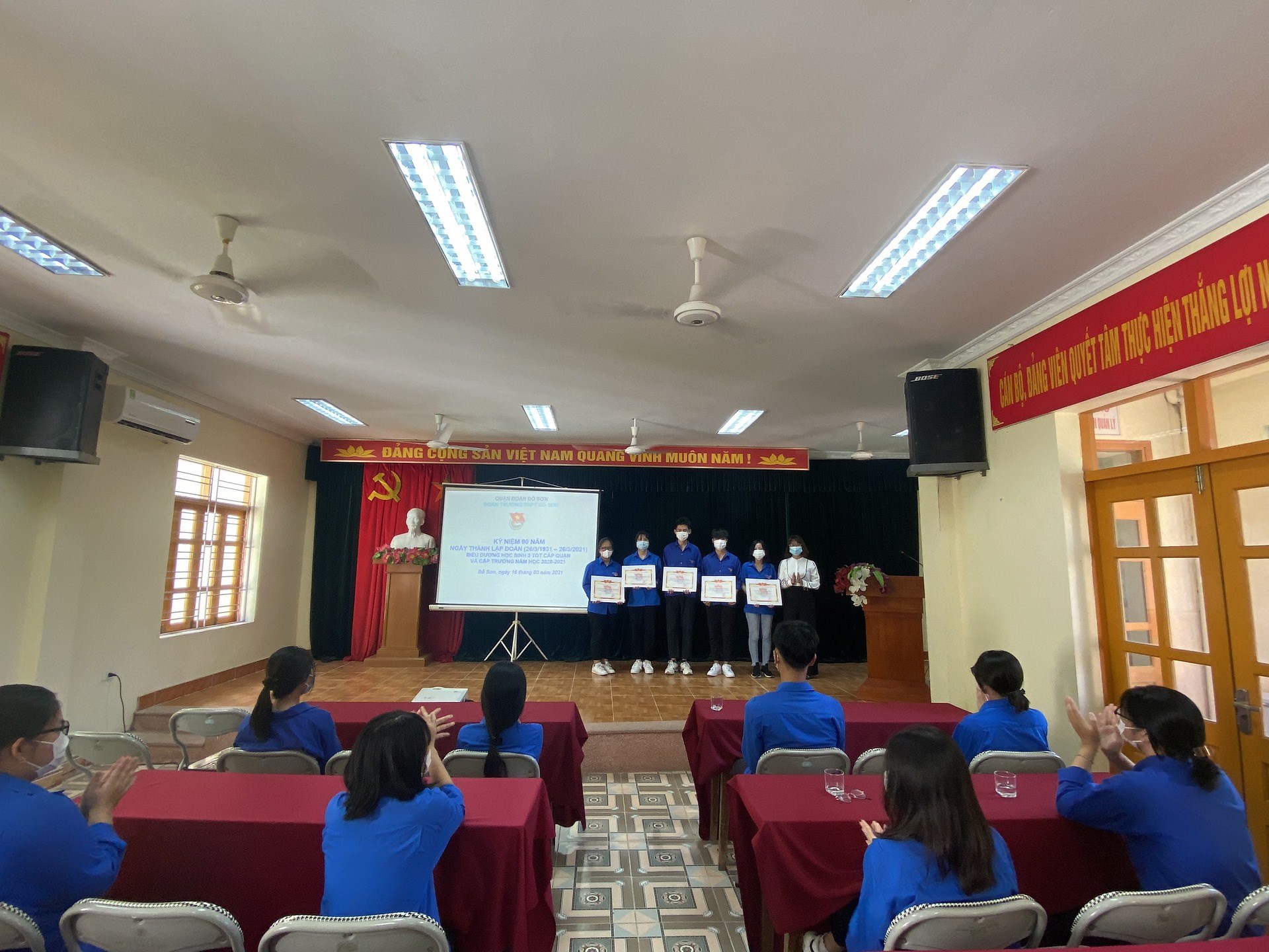 Kỷ niệm 90 năm Ngày thành lập Đoàn, biểu dương học sinh 3 tốt cấp quận, cấp trường năm học 2020 - 2021