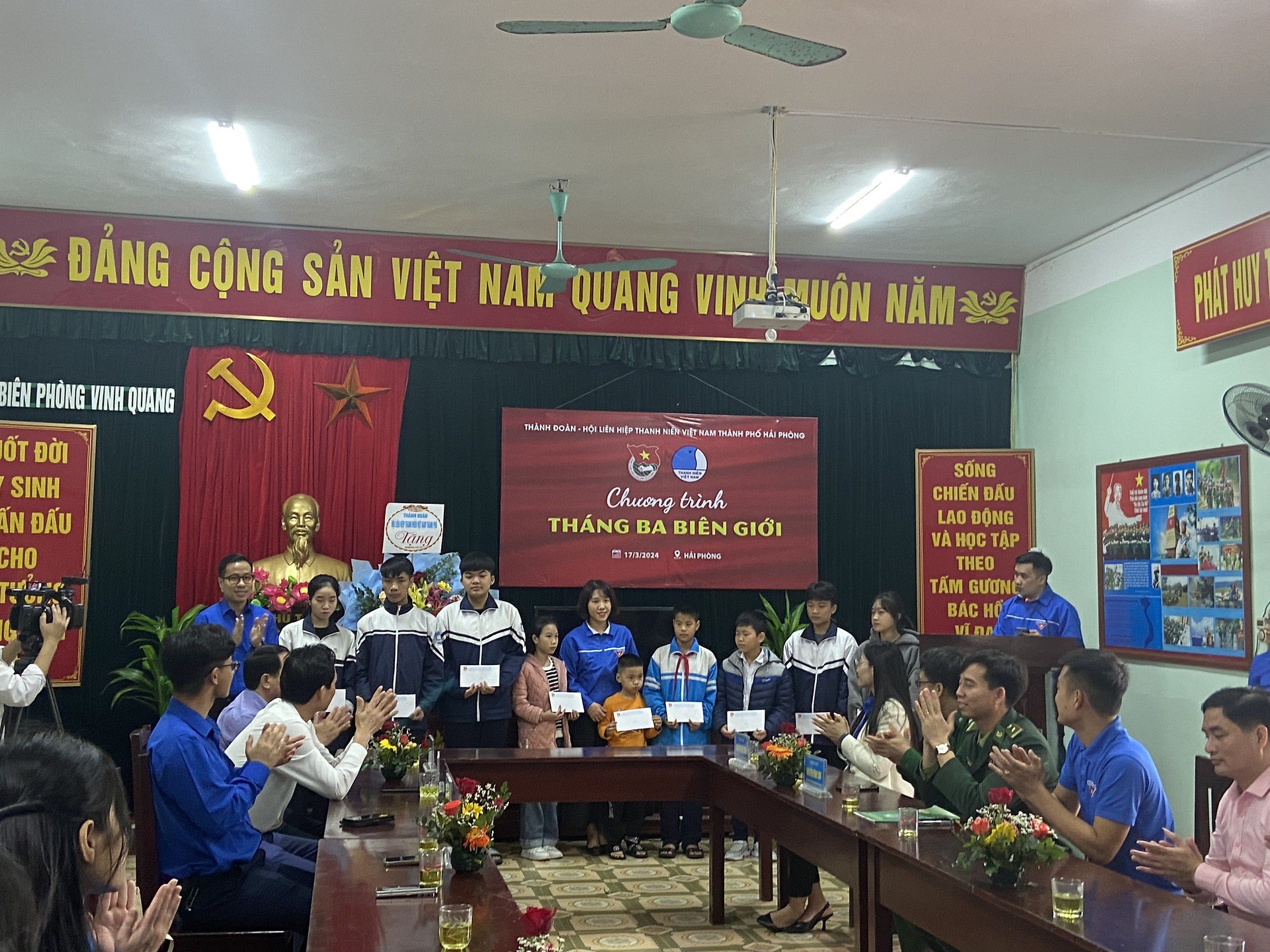 TUỔI TRẺ KHỐI CÁC CƠ QUAN THÀNH PHỐ THAM GIA CHƯƠNG TRÌNH “THÁNG BA BIÊN GIỚI”
