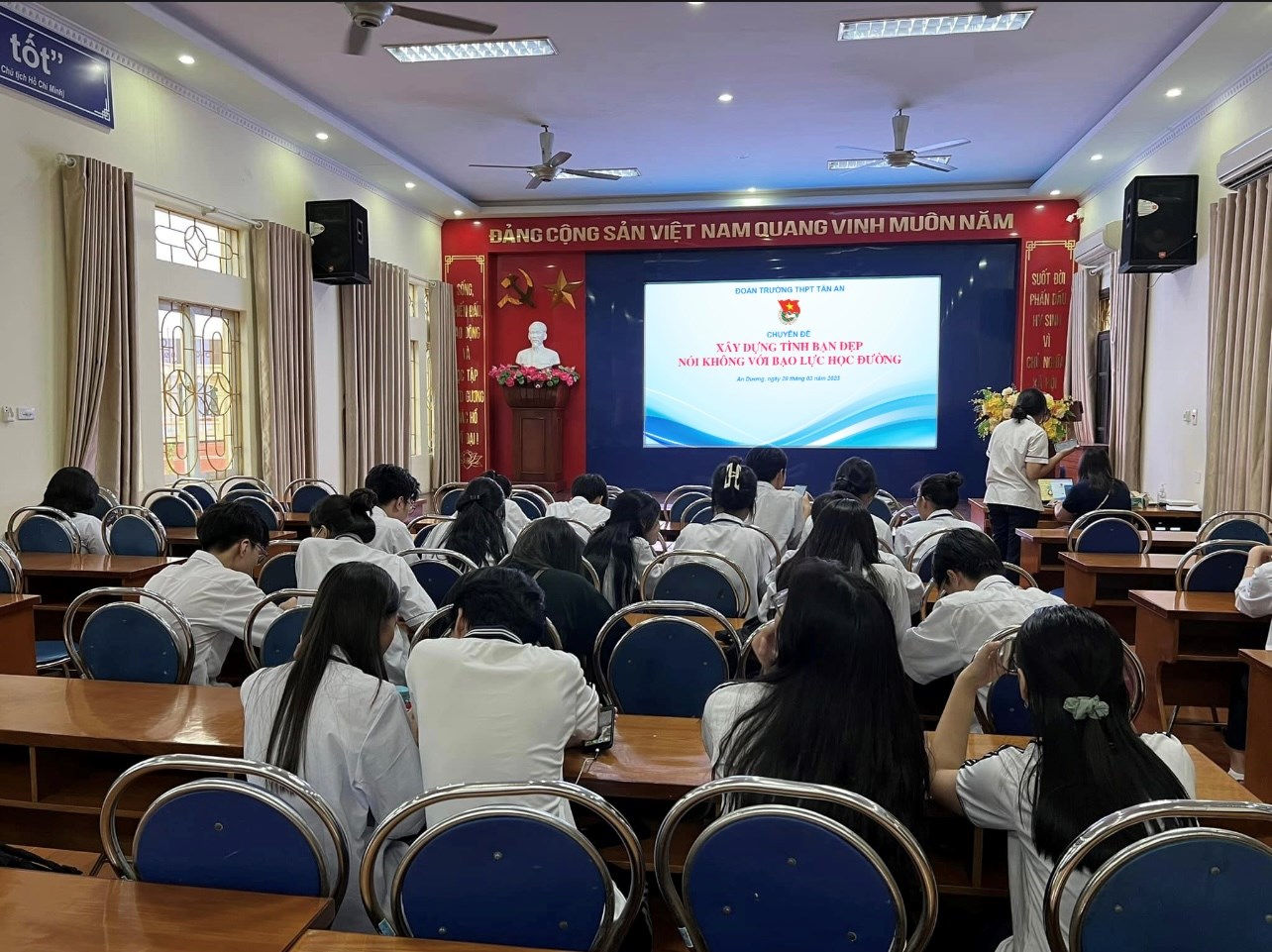 Chuyên đề “ Xây dựng tình bạn đẹp-Nói không với bạo lực học đường” - Trường THPT Tân An