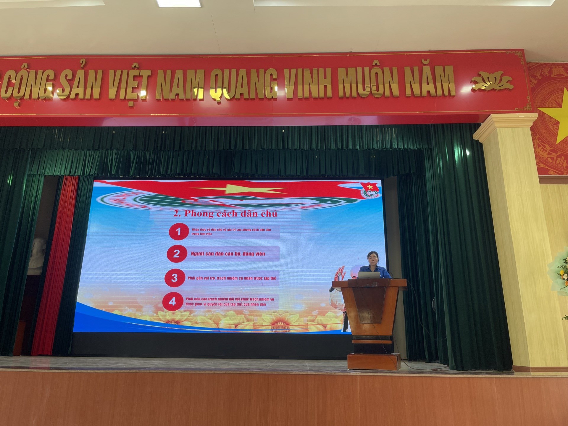 HUYỆN ĐOÀN TIÊN LÃNG - CHUYÊN ĐỀ HỌC TẬP VÀ LÀM THEO TẤM GƯƠNG ĐẠO ĐỨC HỒ CHÍ MINH VỀ PHONG CÁCH QUẦN CHÚNG, DÂN CHỦ, NÊU GƯƠNG