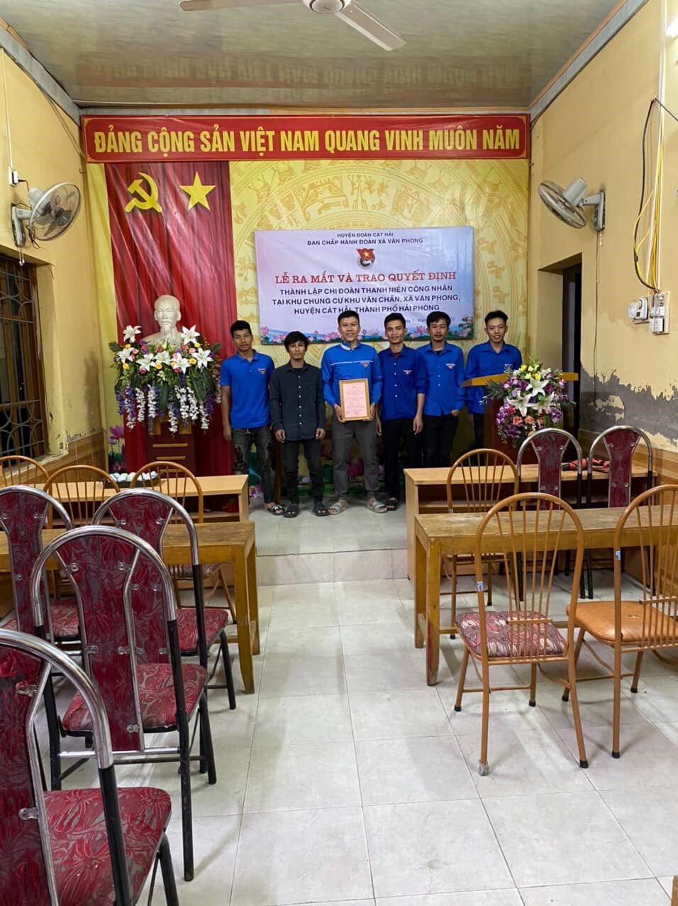 LỄ RA MẮT VÀ TRAO QUYẾT ĐỊNH THÀNH LẬP CHI ĐOÀN THANH NIÊN KHU CHUNG CƯ TẠI THÔN VĂN CHẤN, XÃ VĂN PHONG, HUYỆN CÁT HẢI, TP. HẢI PHÒNG